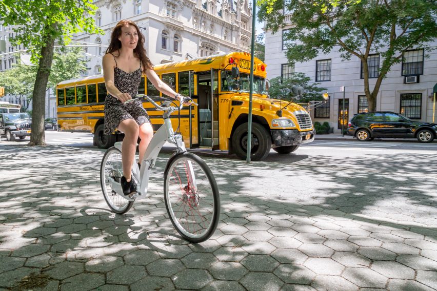 Electric Gi FlyBike only takes a second for city riders to fold up