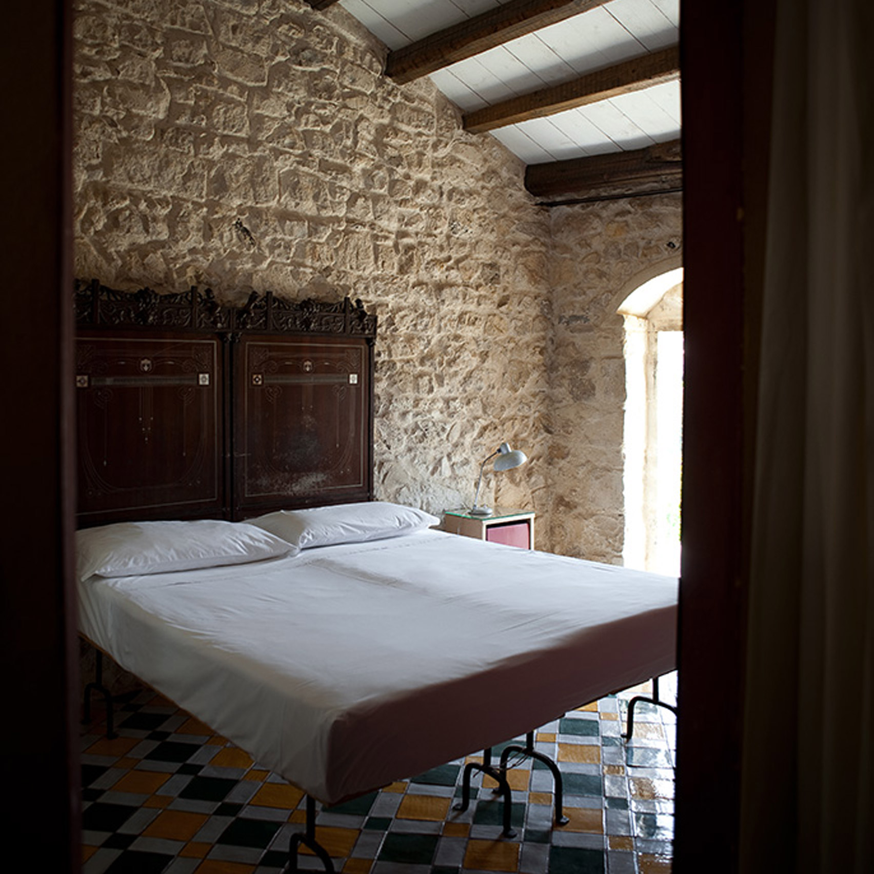 hotel-room-interiors-dezeen-pinterest-boards_dezeen_1704_col_12