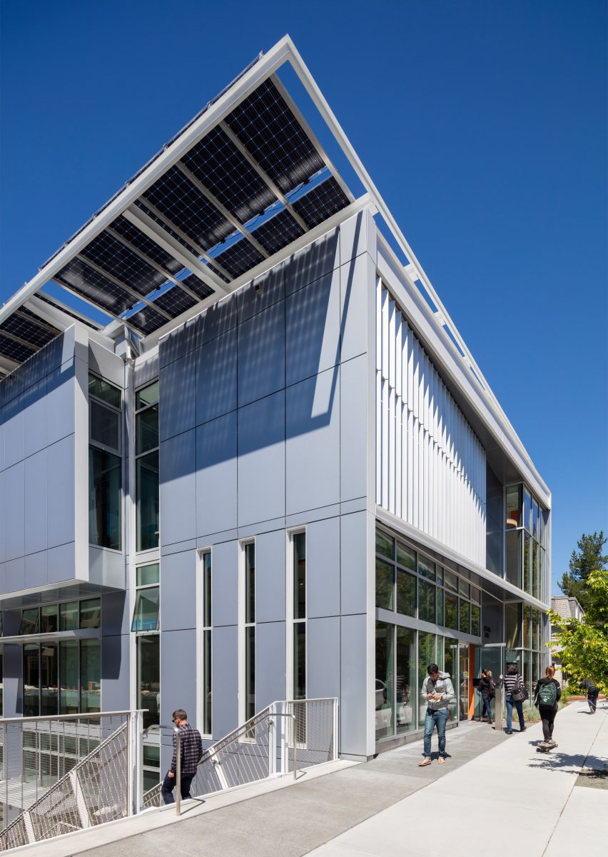 Leddy Maytum Stacy covers entire roof of Berkeley design centre with photovoltaics