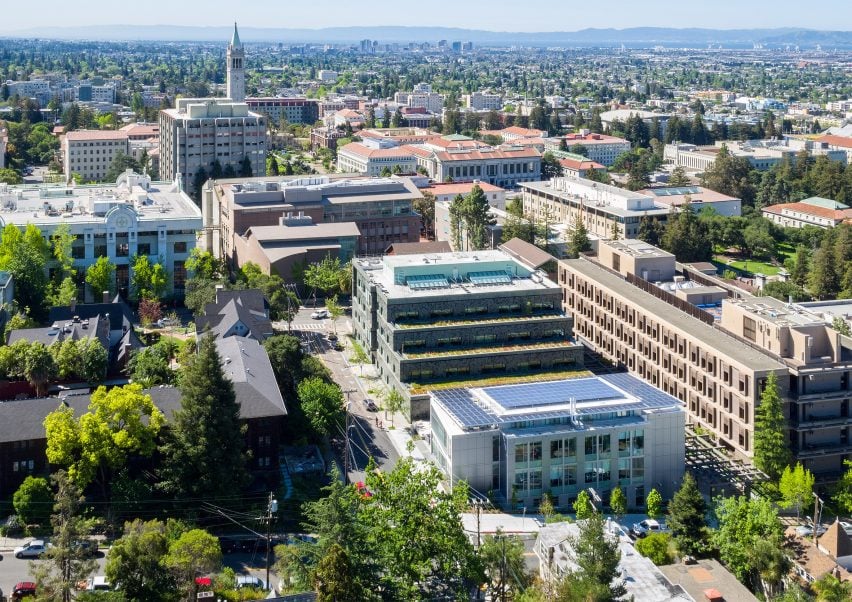 Leddy Maytum Stacy covers entire roof of Berkeley design centre with photovoltaics