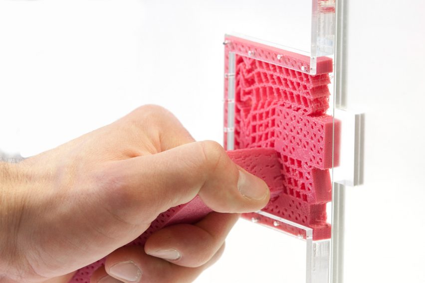 Belønning tidsplan morder Metamaterials create mechanisms from a single piece of plastic