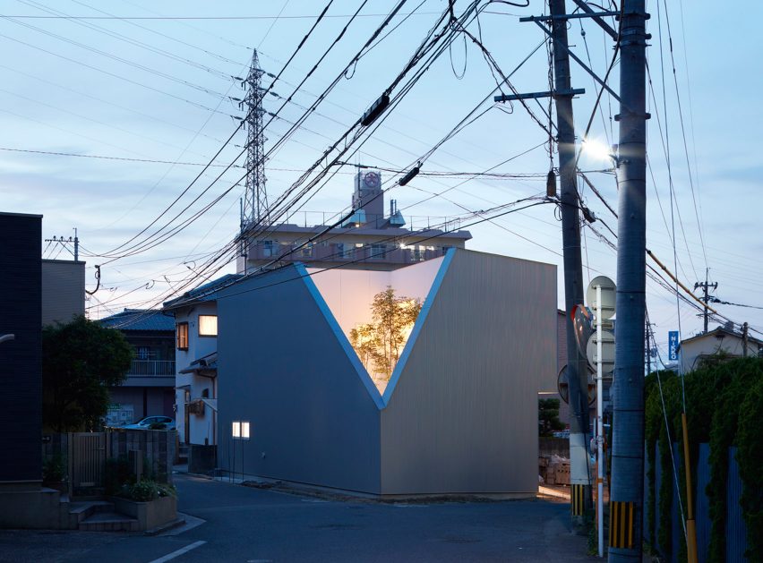 Kenta Eto completes house with sliced-away corner in Japan