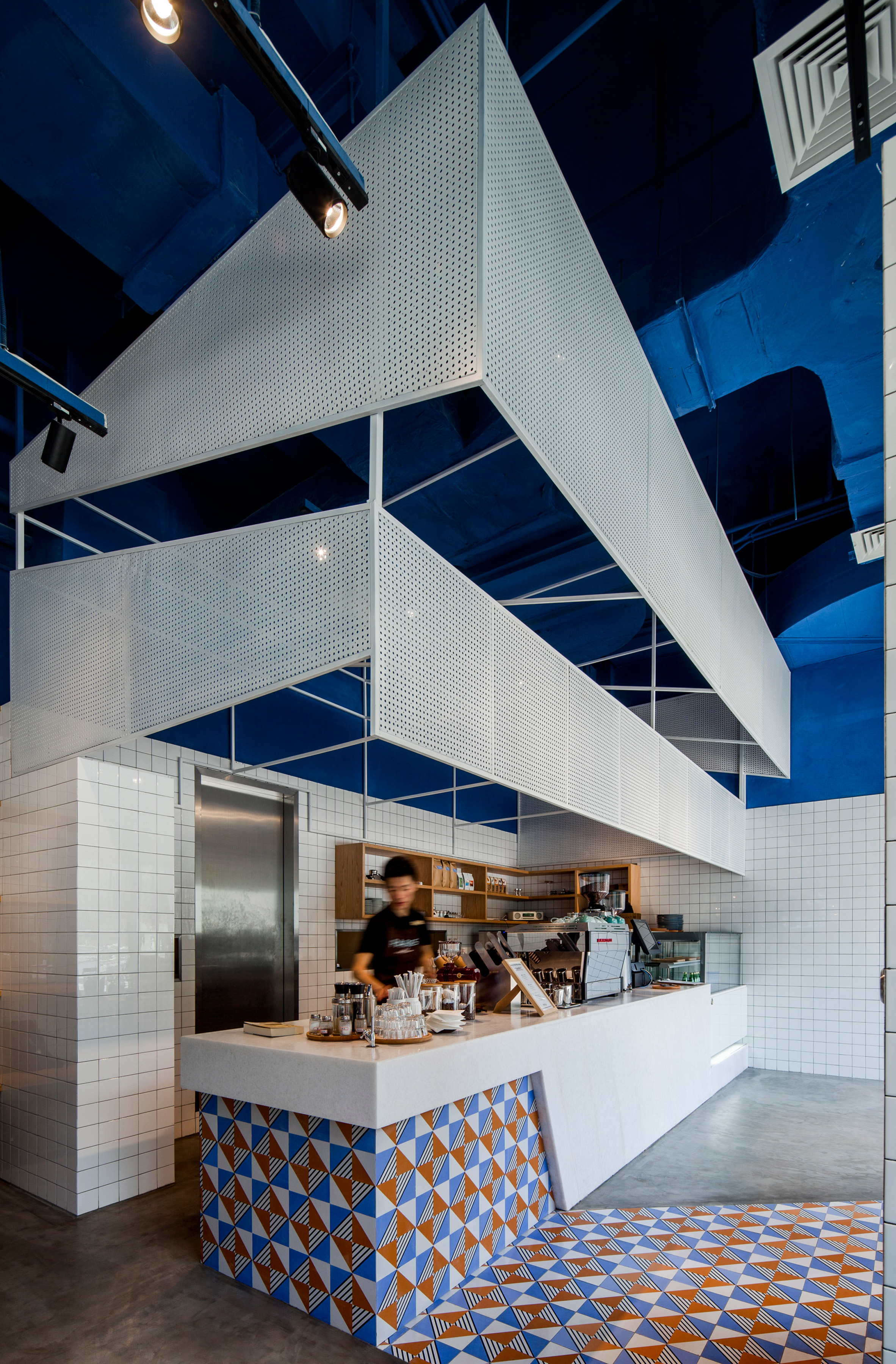 Paras Cafe by Swimming Pool Studio