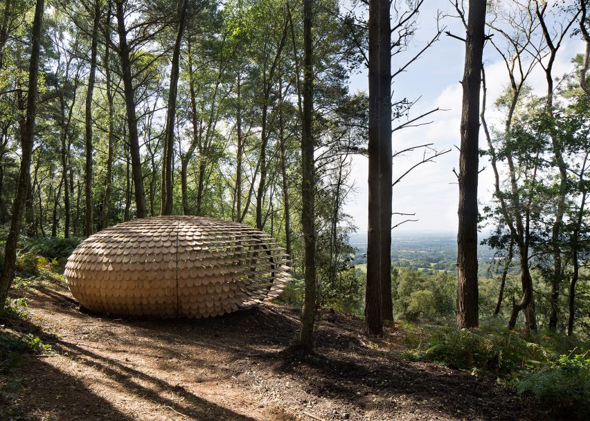 Giles Miller designs shingle-covered pavilion for English countryside
