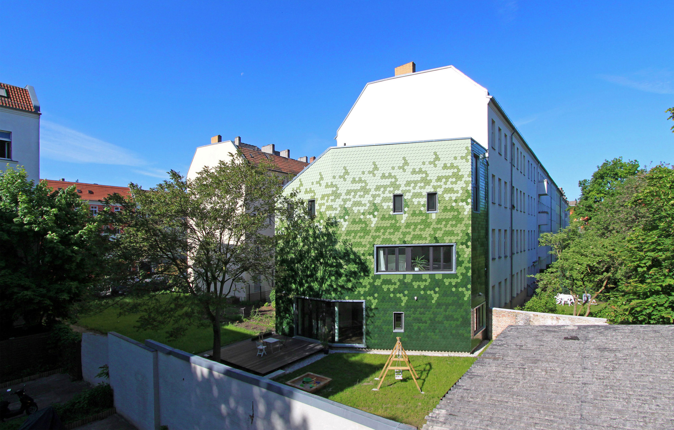 schuppen-family-house-brandt-simon-architekten-berlin-germany-coloured-tile-facade_dezeen_2364_col_10
