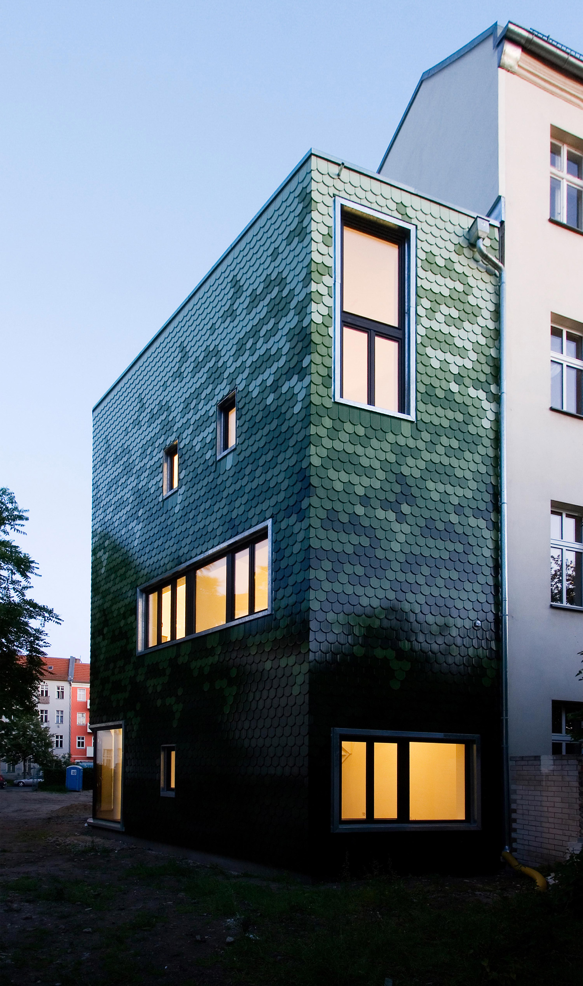 schuppen-family-house-brandt-simon-architekten-berlin-germany-coloured-tile-facade_dezeen_2364_col_8