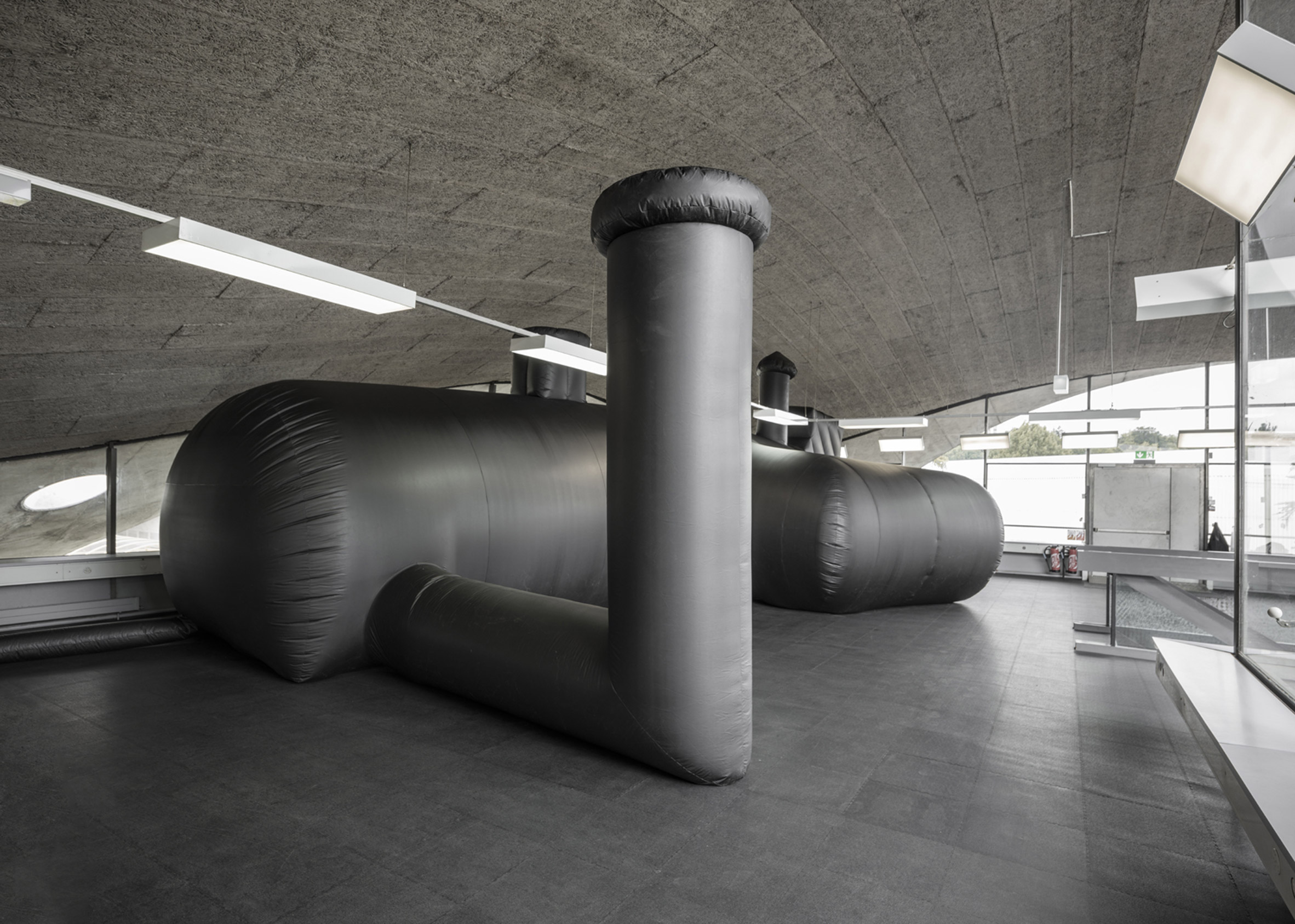 shelter-architecture-black-inflatable-installation-pvc-bureau-a_dezeen_2364_col_1
