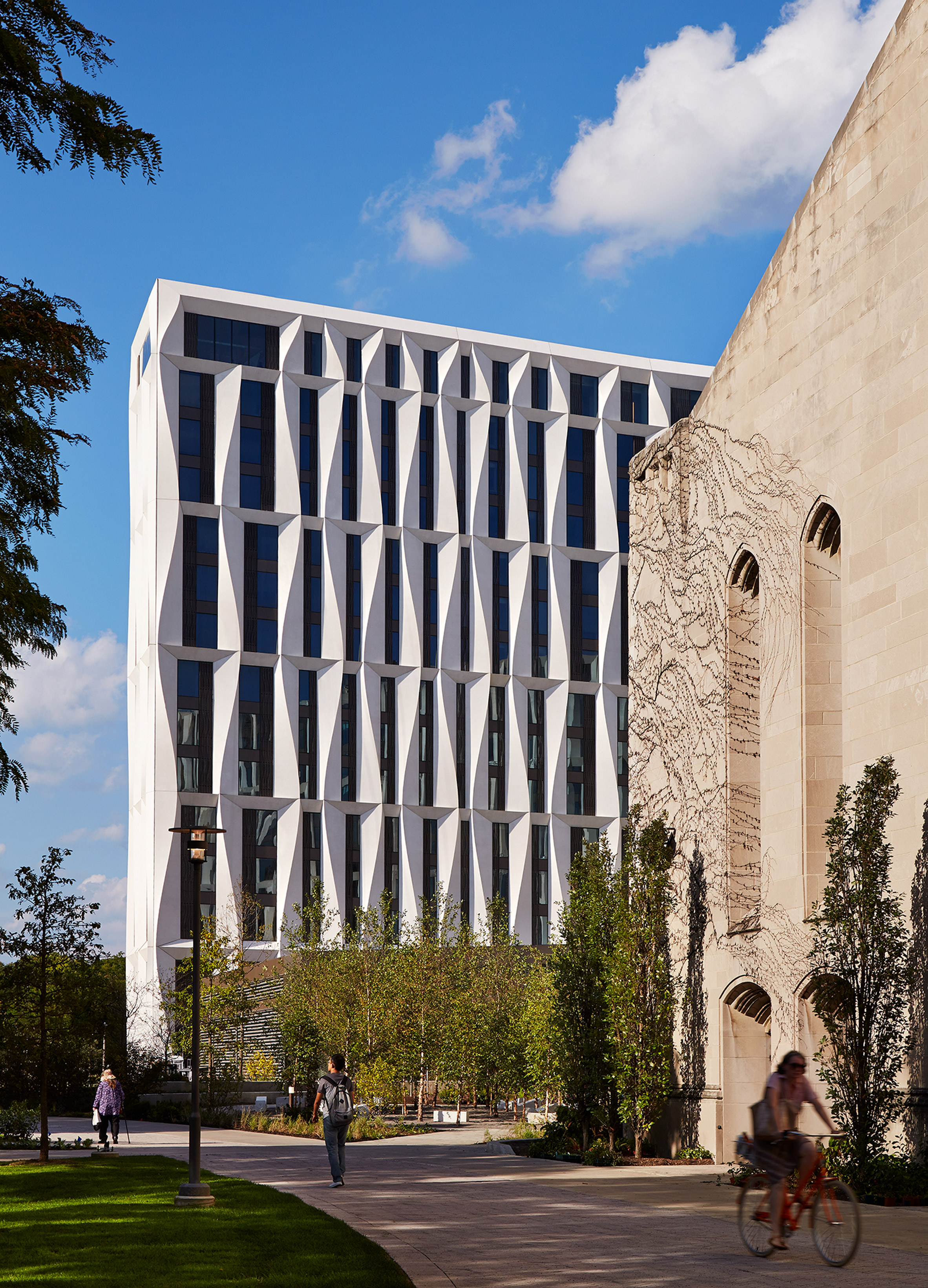 university-of-chicago-campus-north-residential-commons_studio-gang-architects_steve-hall-copyright-hedrich-blessing_dezeen_2364_col_1