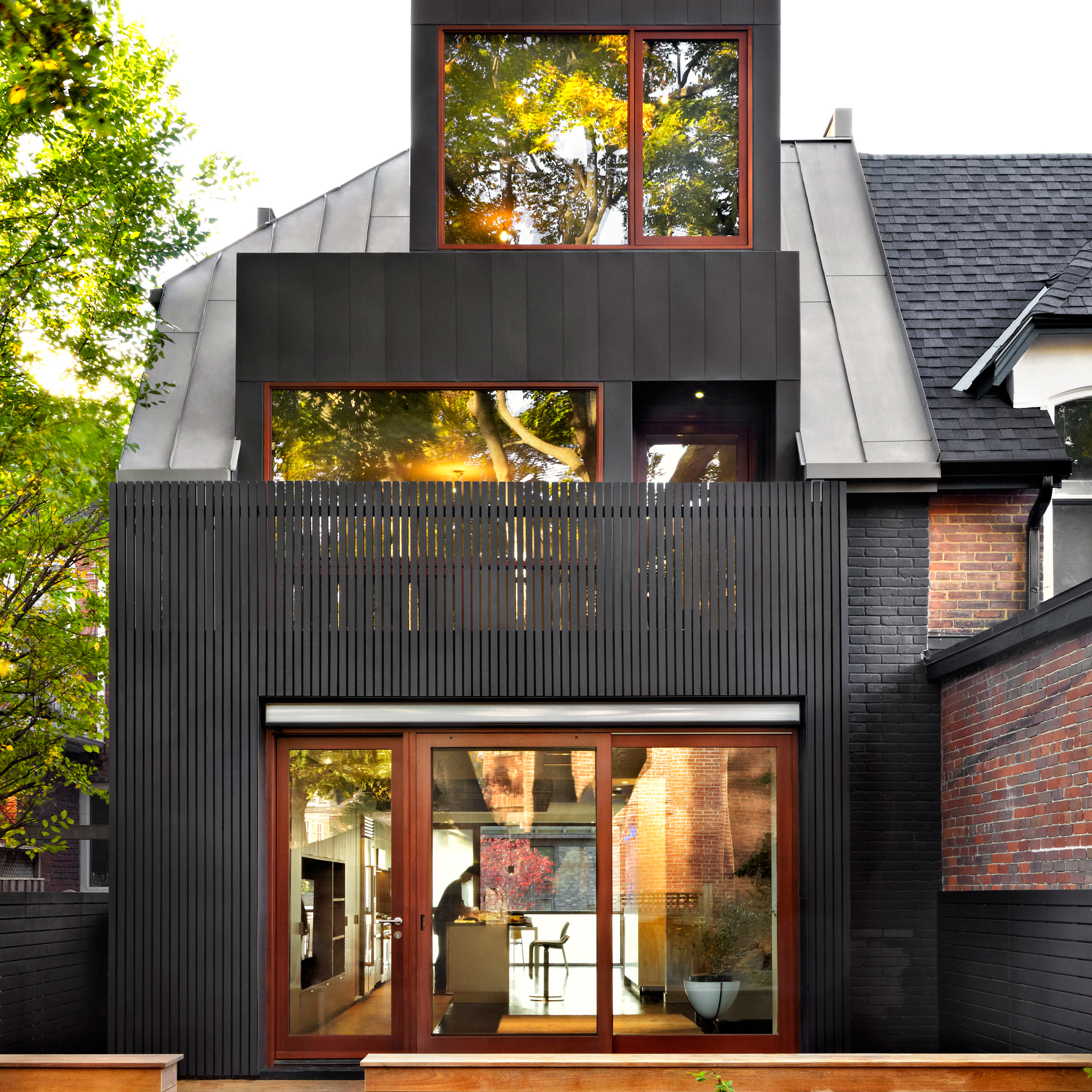 +TongTong uses grey and black zinc to transform a Victorian home in Toronto