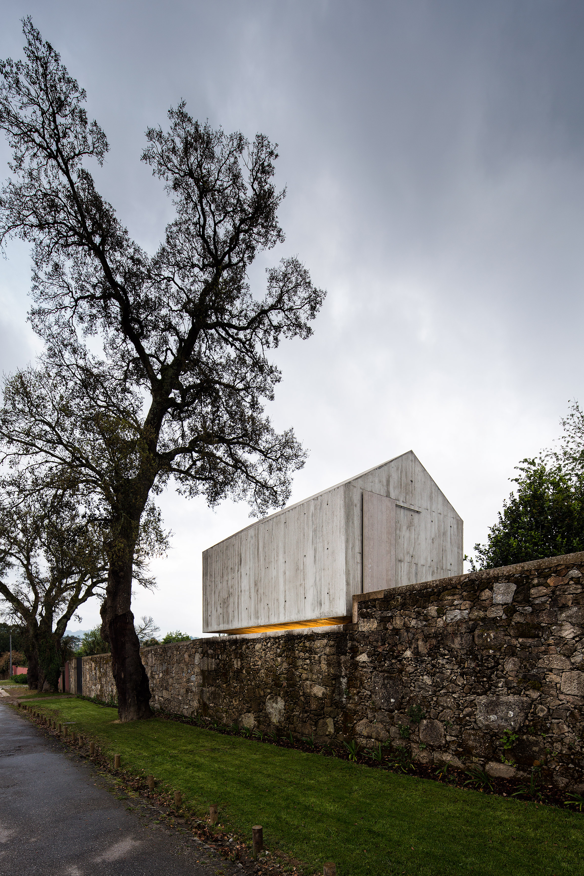 The-Dovecote-by-AZO-Sequeira-Arquitectos-Associados-portugal-architecture_dezeen_2364_col_9