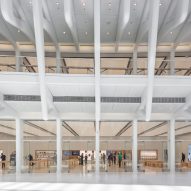 Apple Store by Bohlin Cywinski Jackson opens in Calatrava's Oculus