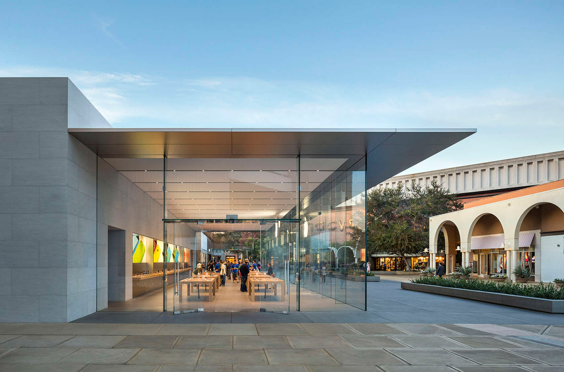 Apple store, Stanford by Bohlin Cywinski Jackson
