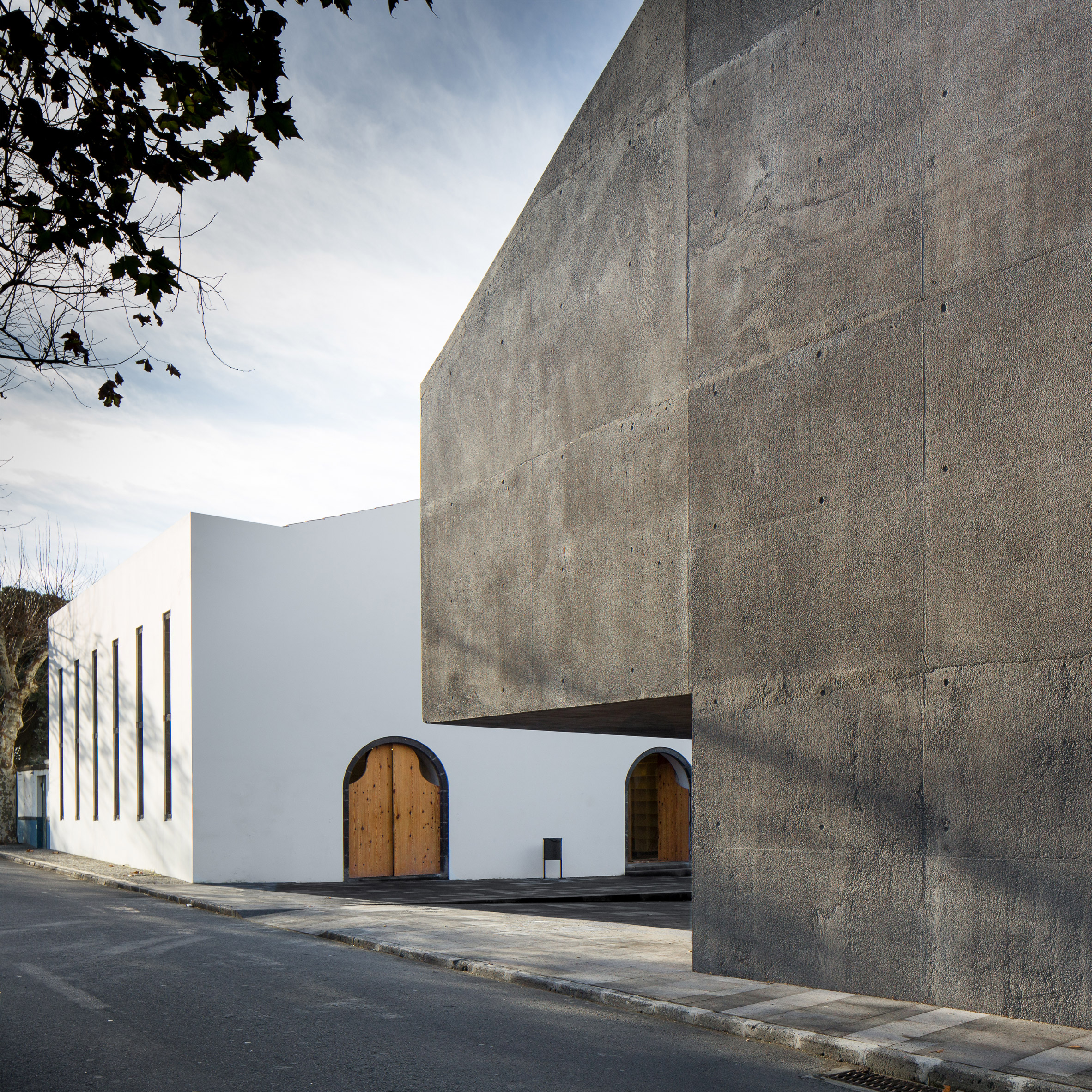 arquipelago-contemporary-arts-centre_menos-e-mais-arquitectos-associados_2015_ribeira-grande-portugal-riba-international-prize-shortlist-2016-sq_dezeen_2364_col_0