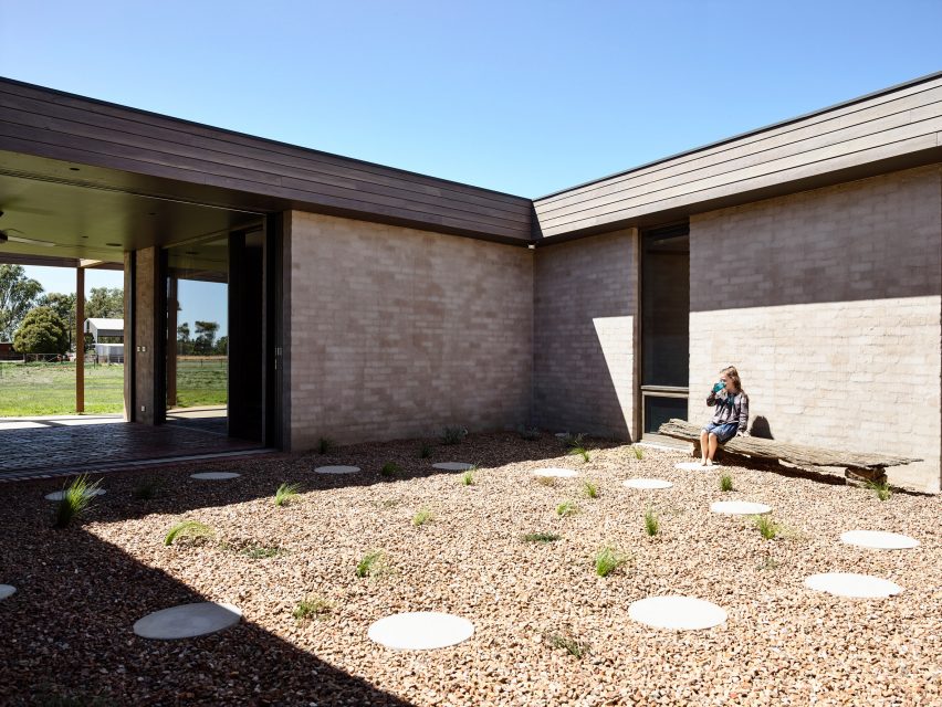 Goulburn Valley House by Rob Kennon (Photography is by Derek Swalwell)