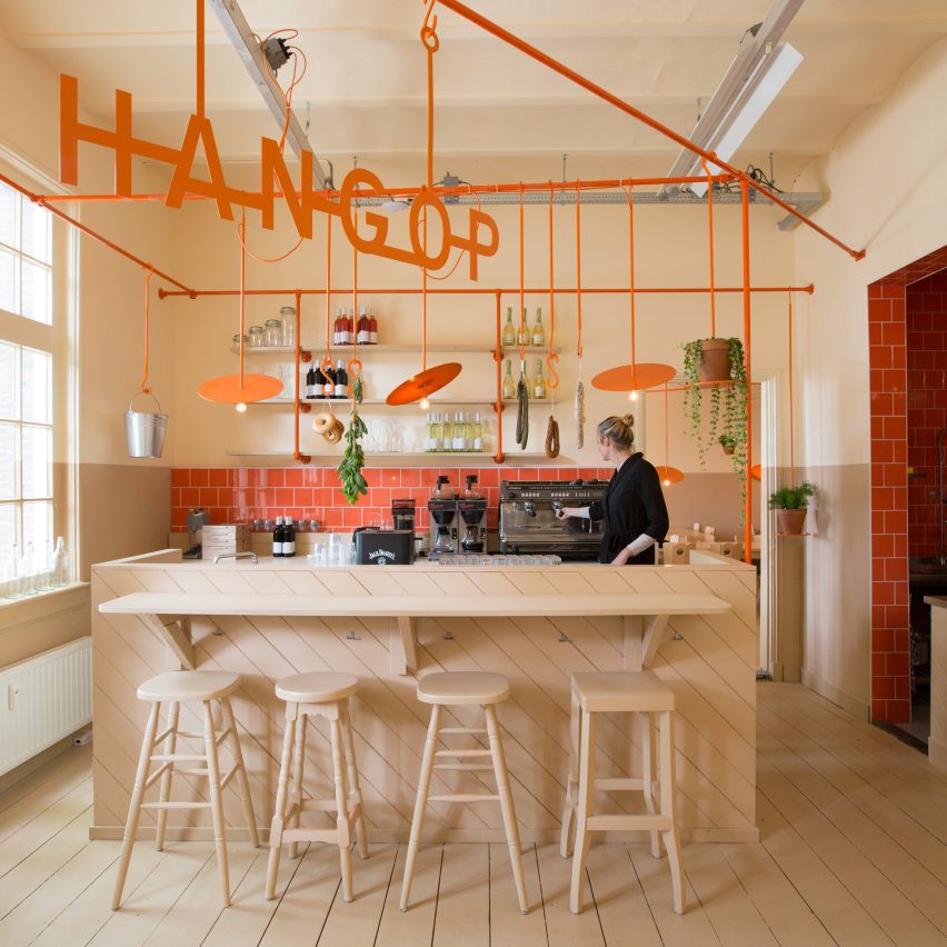 Hangop Bar by Overtreders W