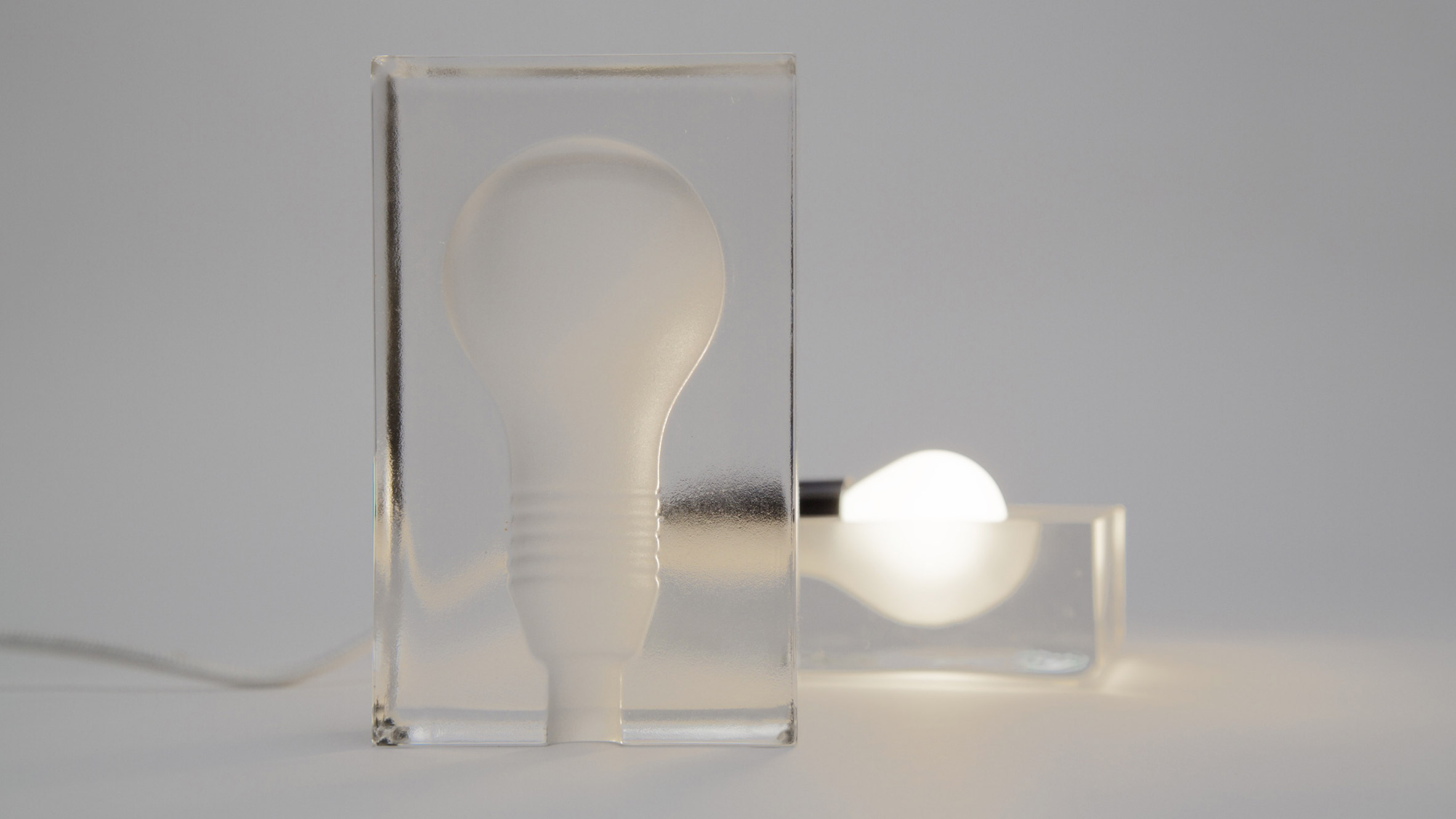 Video: Block Lamp by Harri Koskinen is a homage to Edison lightbulb