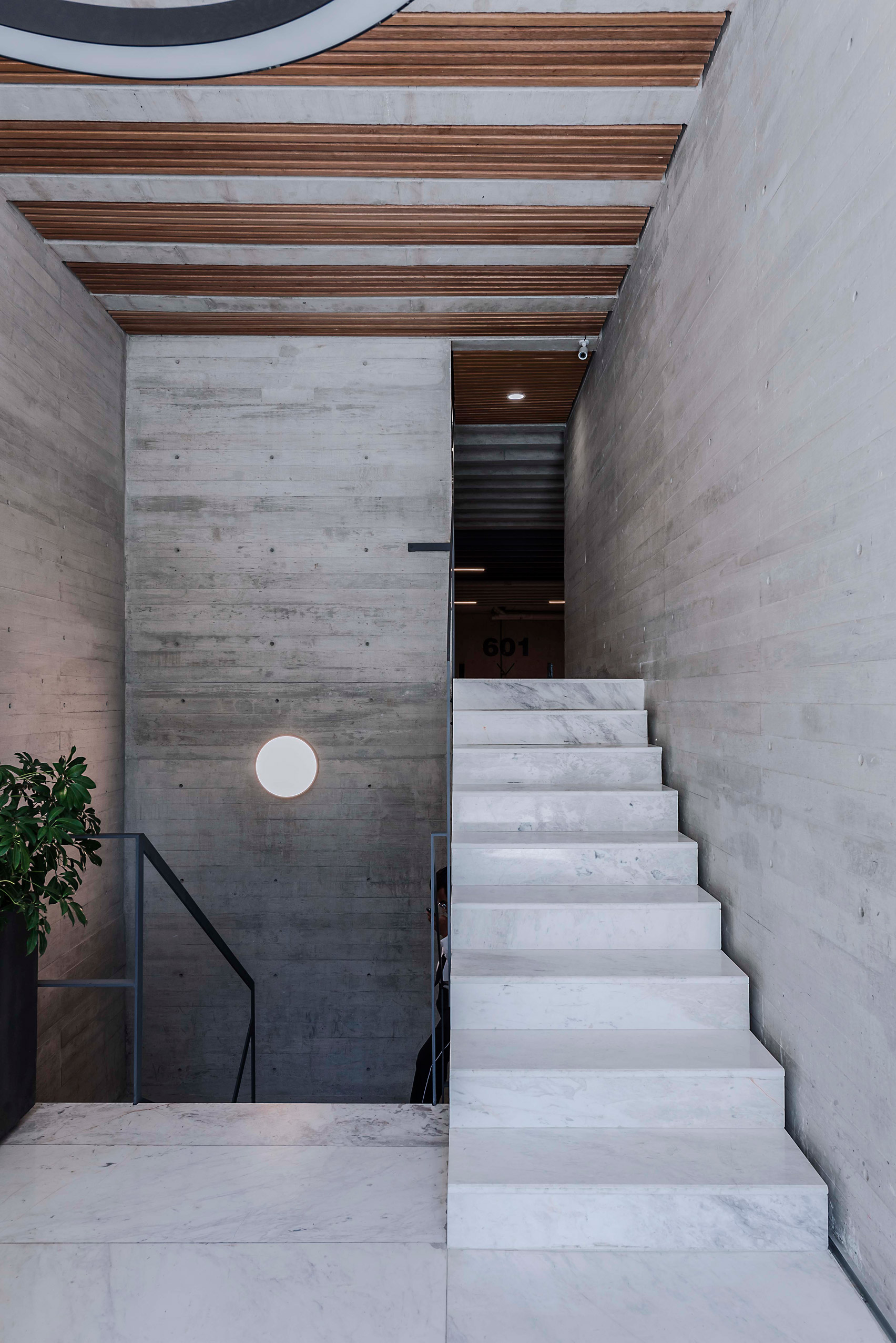 rodin-33-carlos-marin-architecture-apartments-residential-mexico-usa_dezeen_1704_col_0