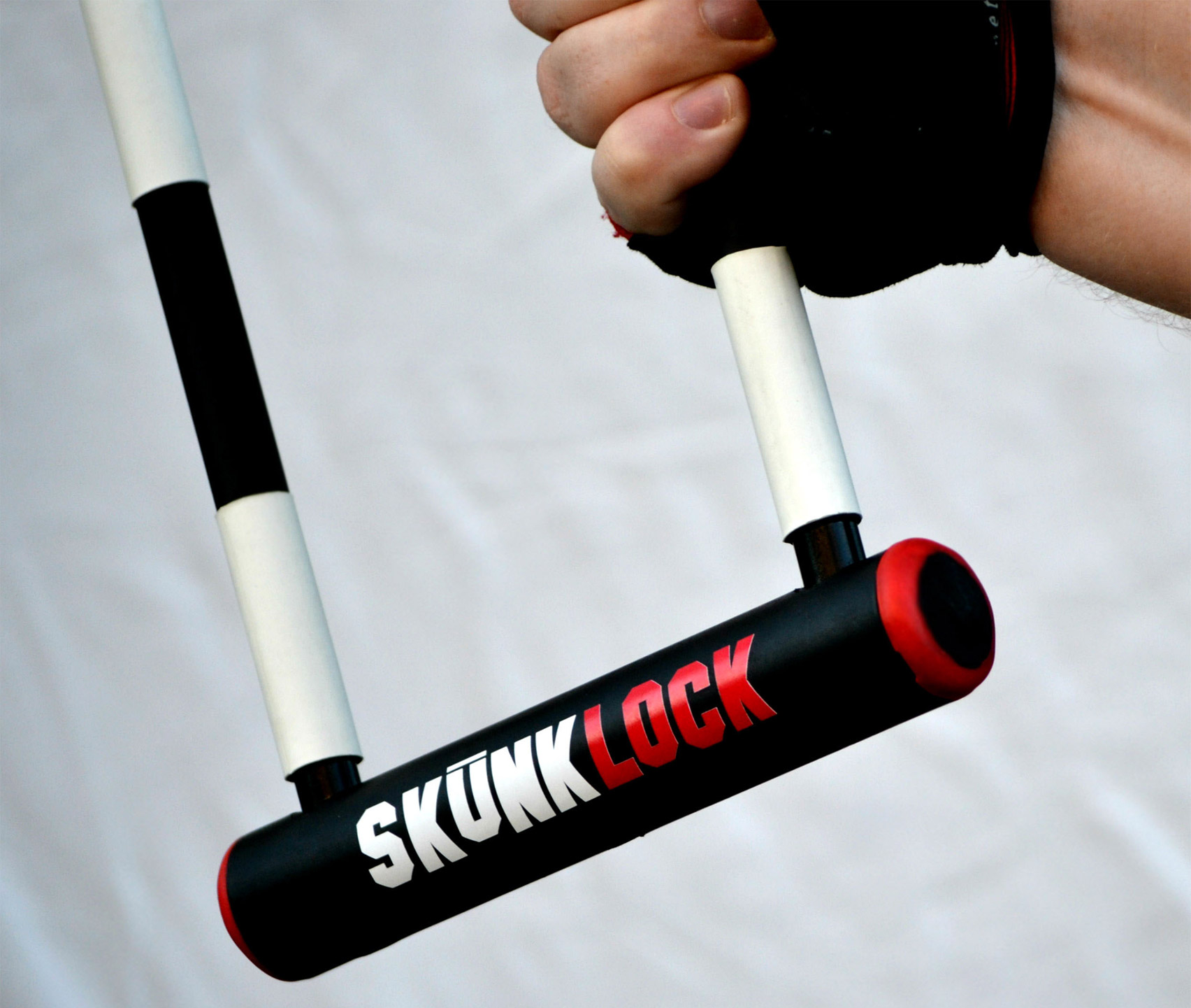 SkunkLock bicycle lock causes thieves to vomit