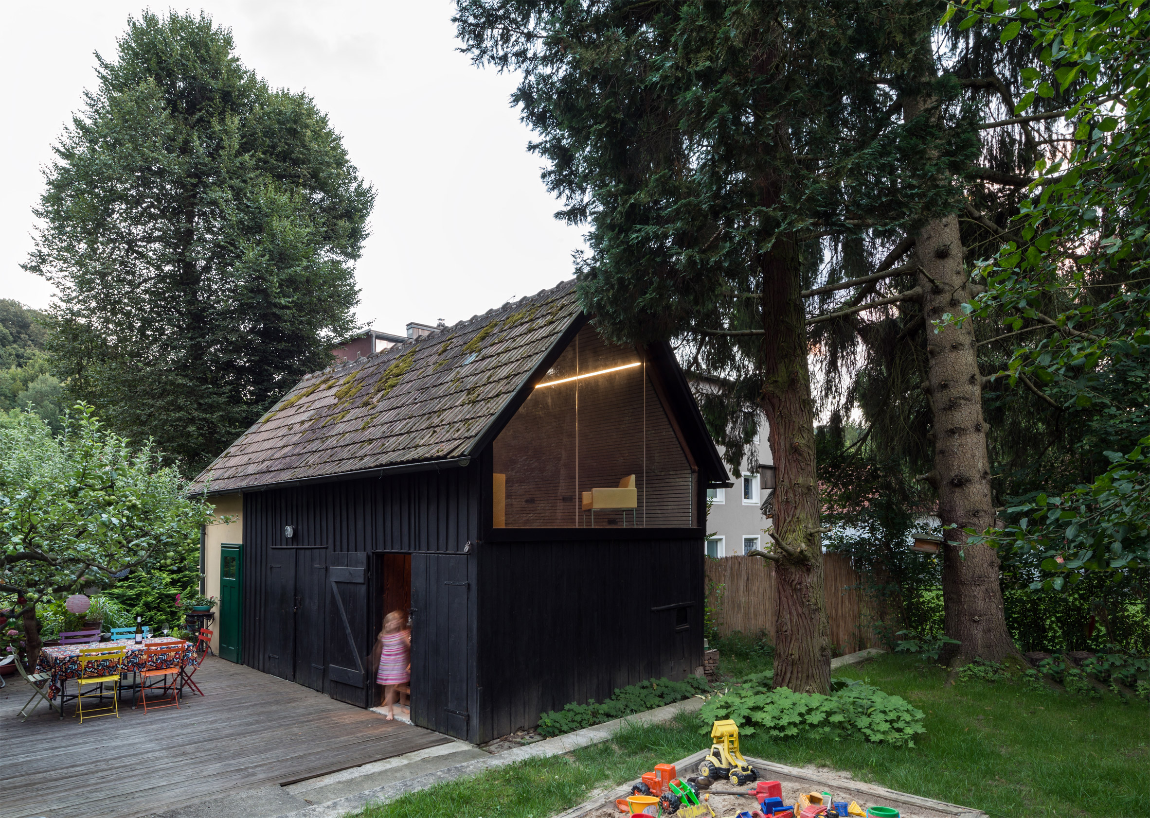 The Enchanted Shed by Sue Architekten