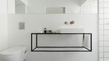 10 minimalist bathrooms that have barely anything in them