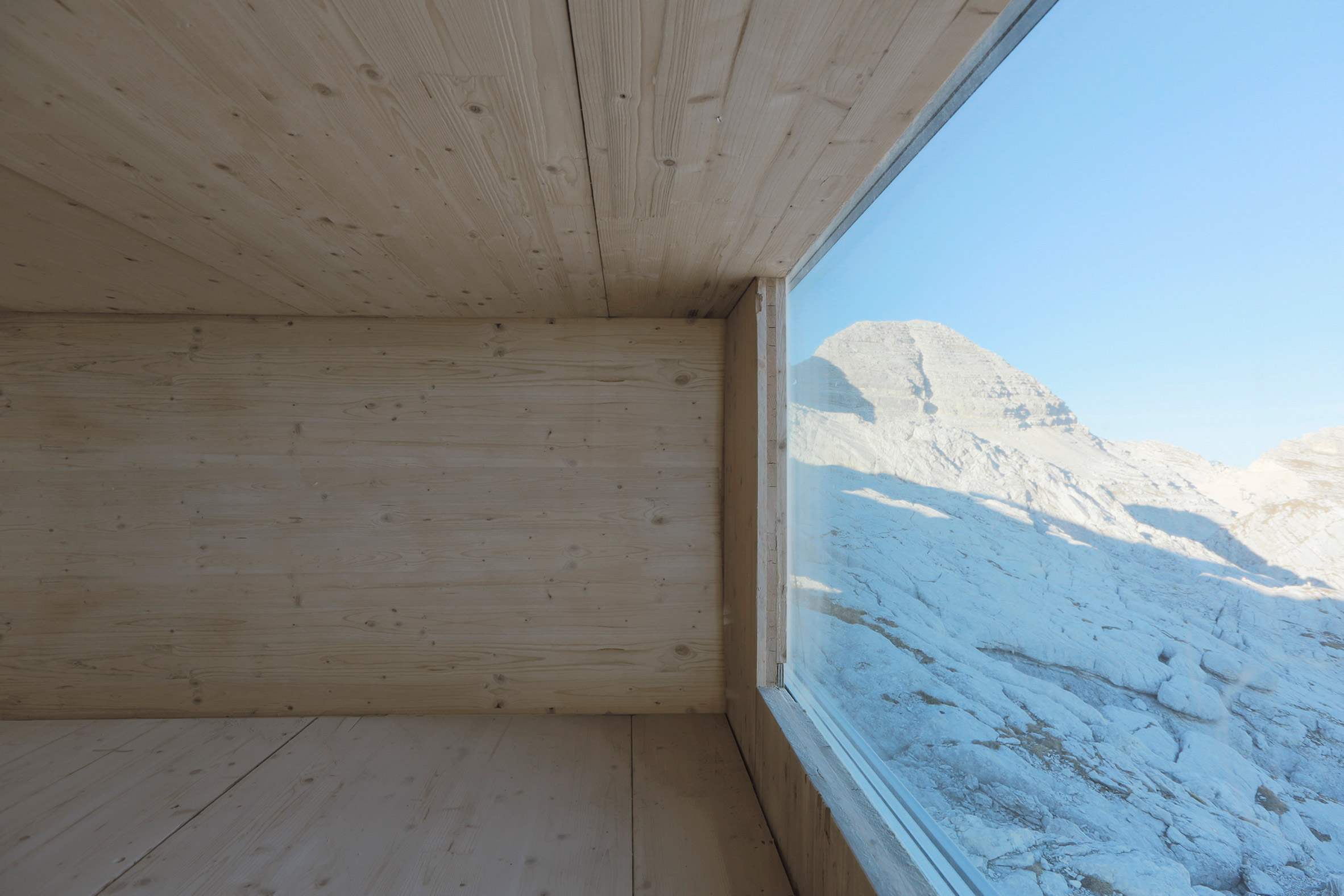 alpine-shelter-ofis-architecture-slovenia_dezeen_2364_col_0