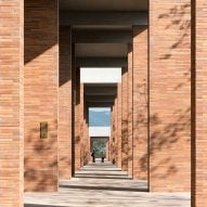 Foster + Partners uses extra-long bricks for Chinese university campus
