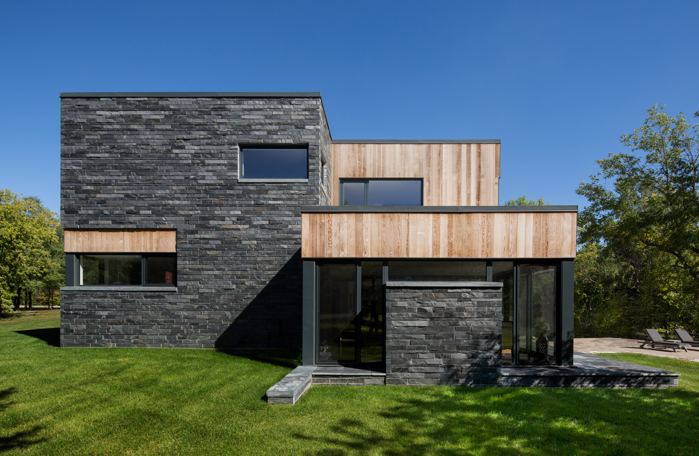 hemmingford-house-architecture-residential-canada_dezeen_2364_col_7
