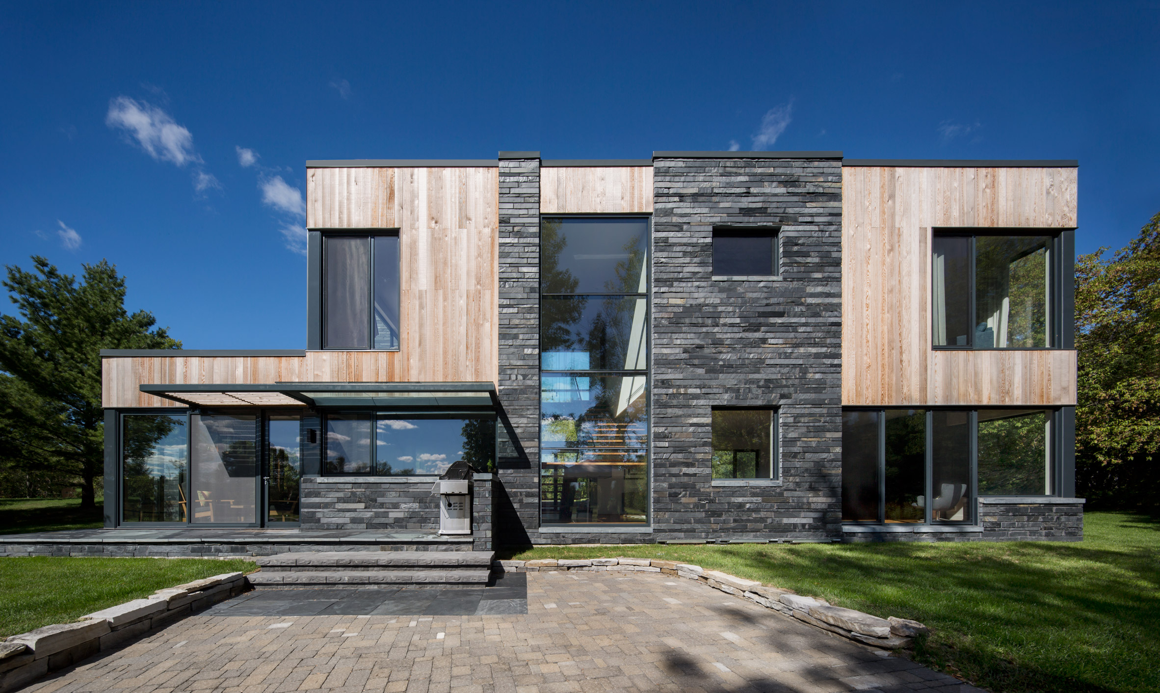 hemmingford-house-architecture-residential-canada_dezeen_2364_col_8