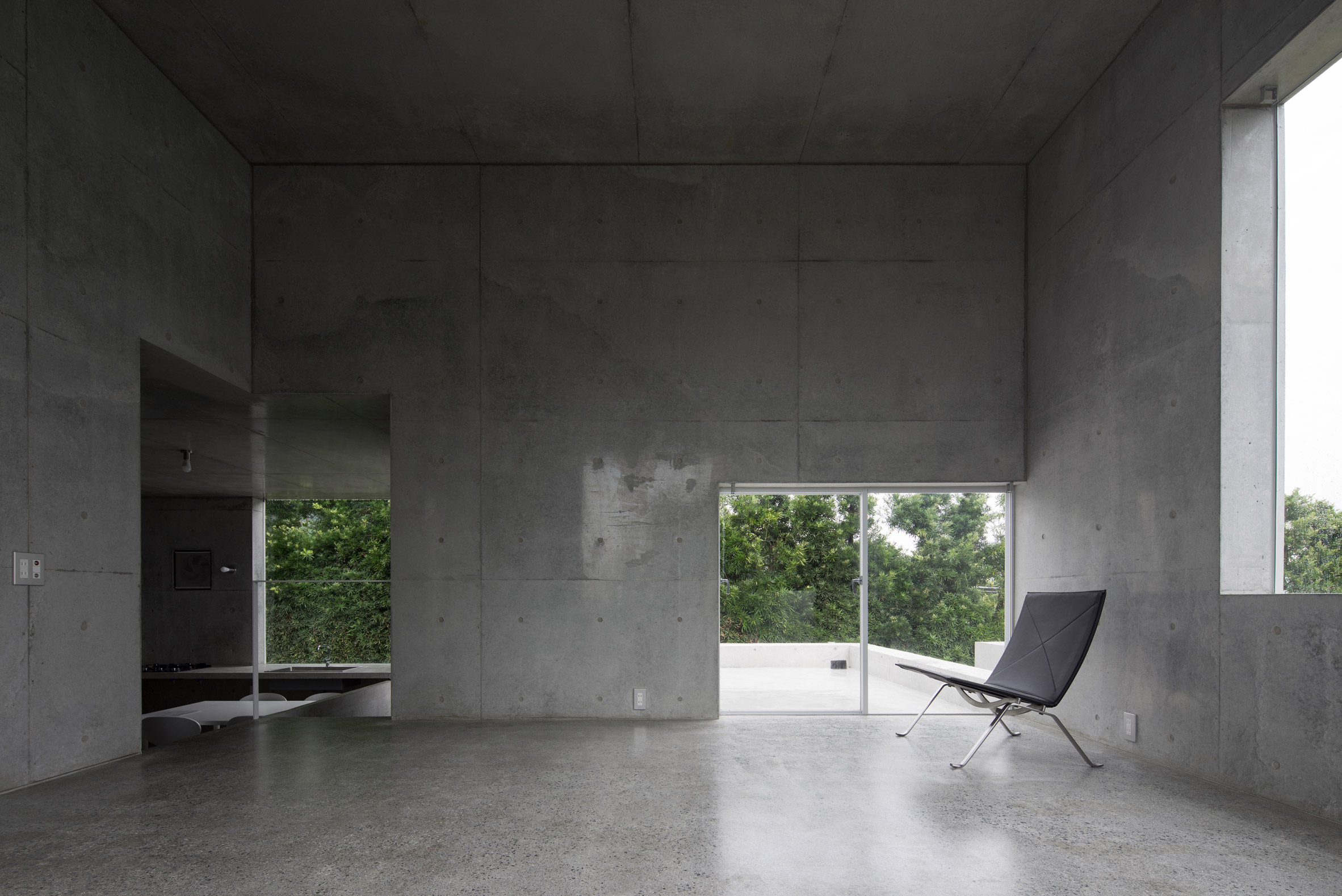 house-akitsu-kazunori-fujimoto-architect-associates-japan-architecture-concrete_dezeen_2364_col_3