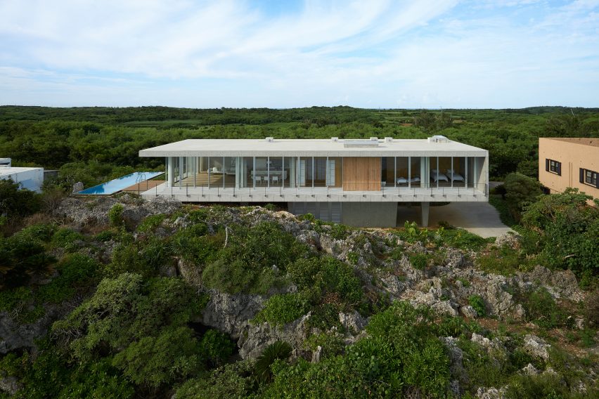 House on Ikema Island by 1100 Architect