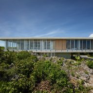 House on Ikema Island by 1100 Architect
