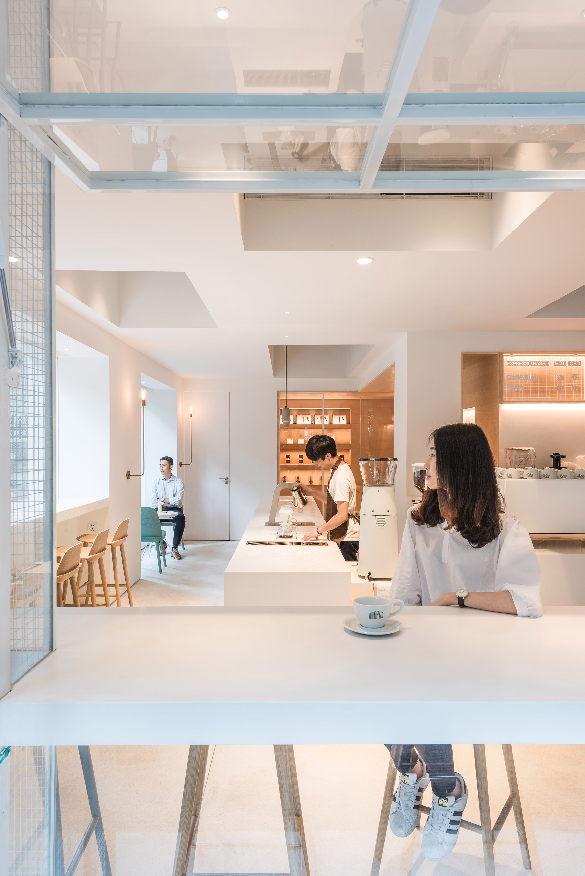 in-and-between-boxes-lukstudio-interiors-atelier-peter-fong-offices-china_dezeen_2364_col_10
