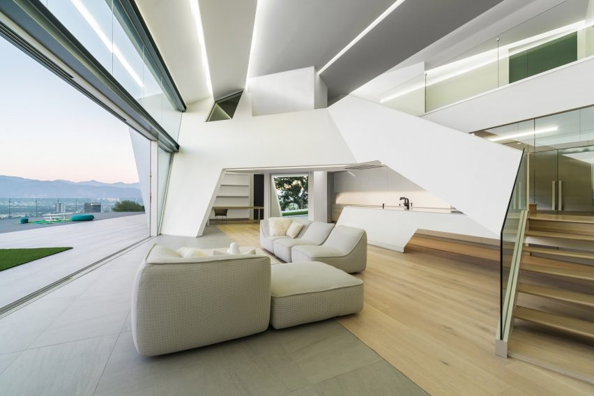 MU77 House by Arshia Architects