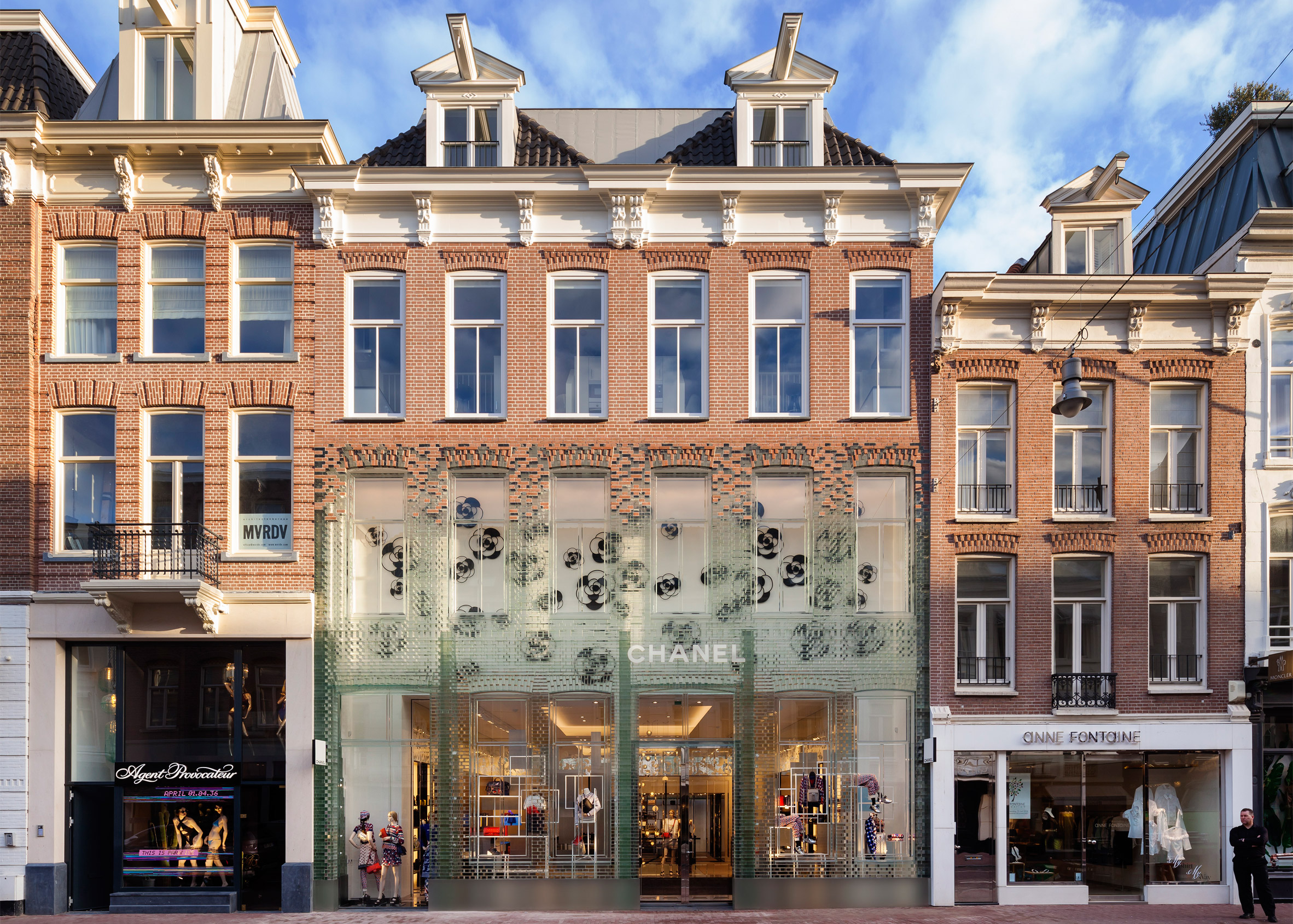 shopping-crystal-houses-amsterdam-netherlands-mvrdv-world-architecture-festival_dezeen_2364_ss_0
