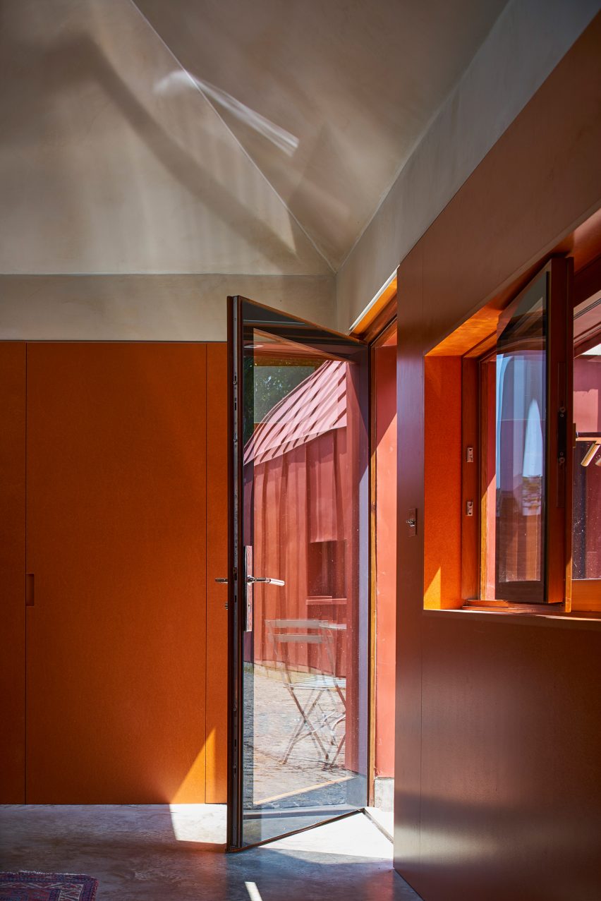 Tin House by Henning Stummel Architects