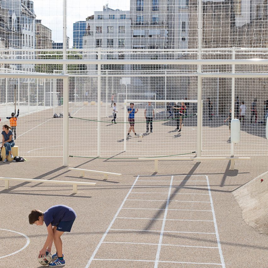 Le Terrain d’Education Physique des Jardins Saint-Paul playing courts