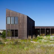Malcolm Davis creates redwood-clad Meadow House in northern California
