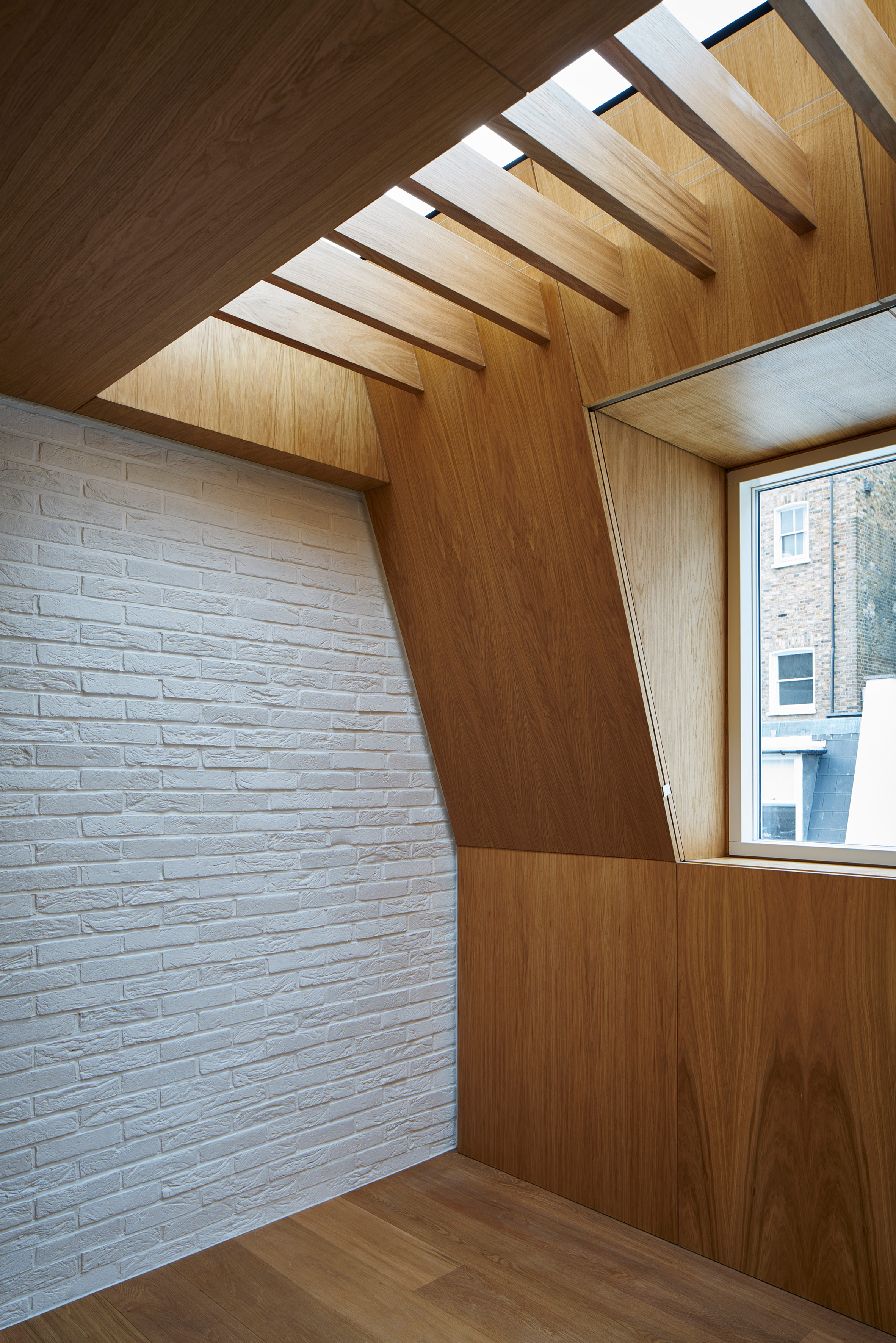 modern-mews-phil-coffey-architecture-residential-renovation-london_dezeen_2364_col_17