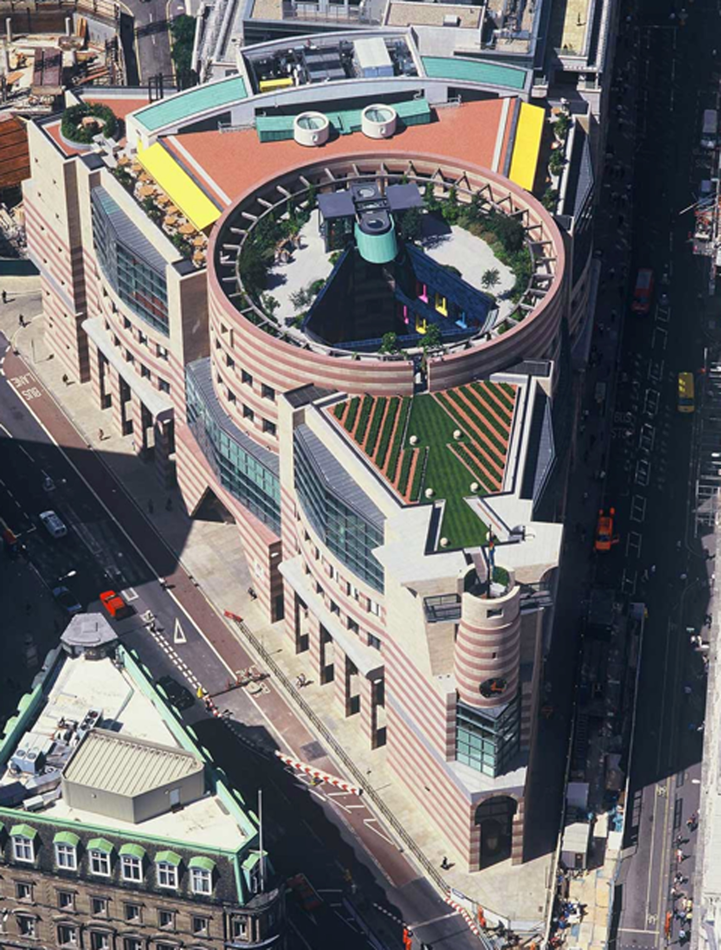 James Stirling's postmodern No 1 Poultry granted listed status