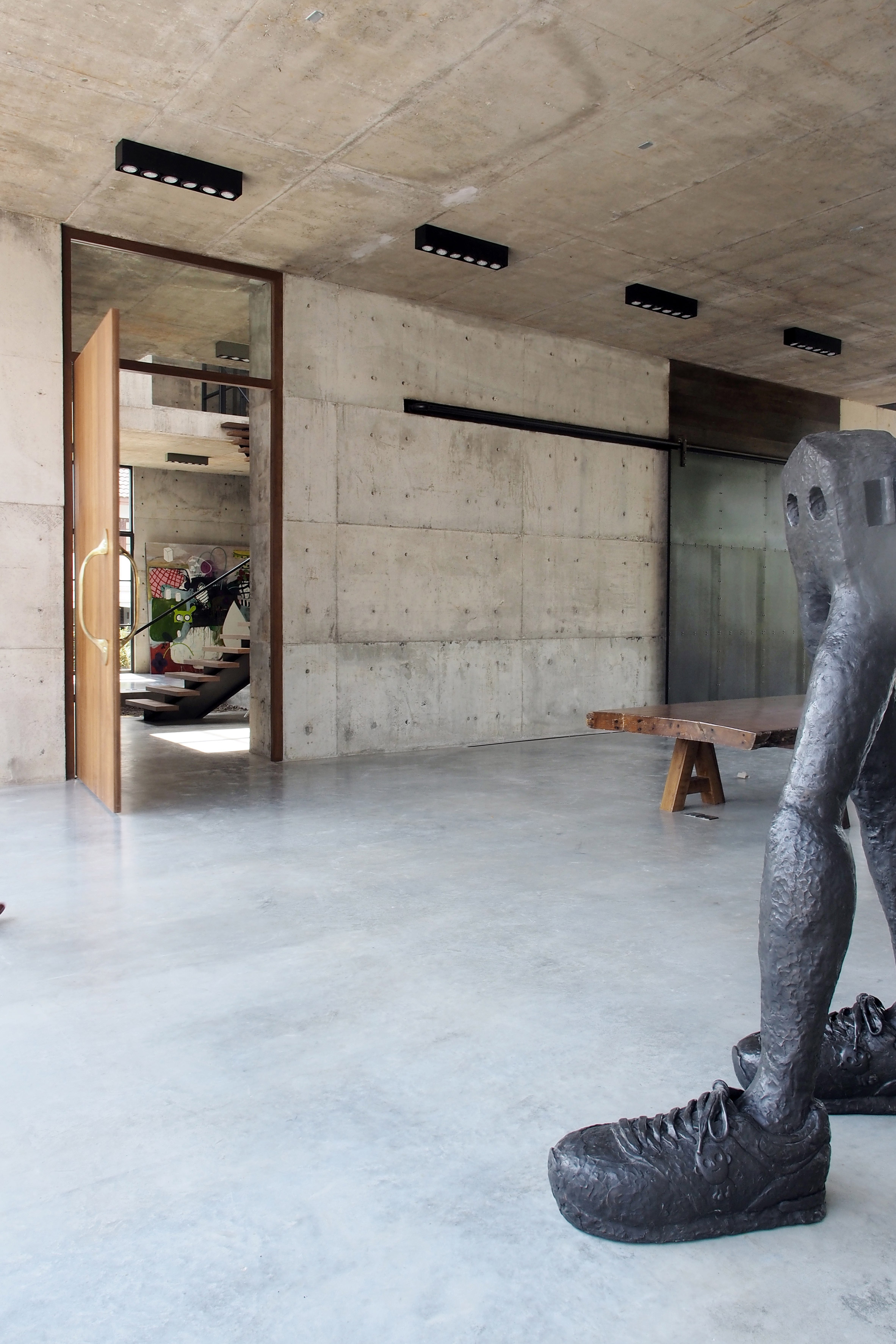 solid-concrete-gallery-as-living-artwork-aswa-architecture-bangkok-thailand_dezeen_2364_col_16
