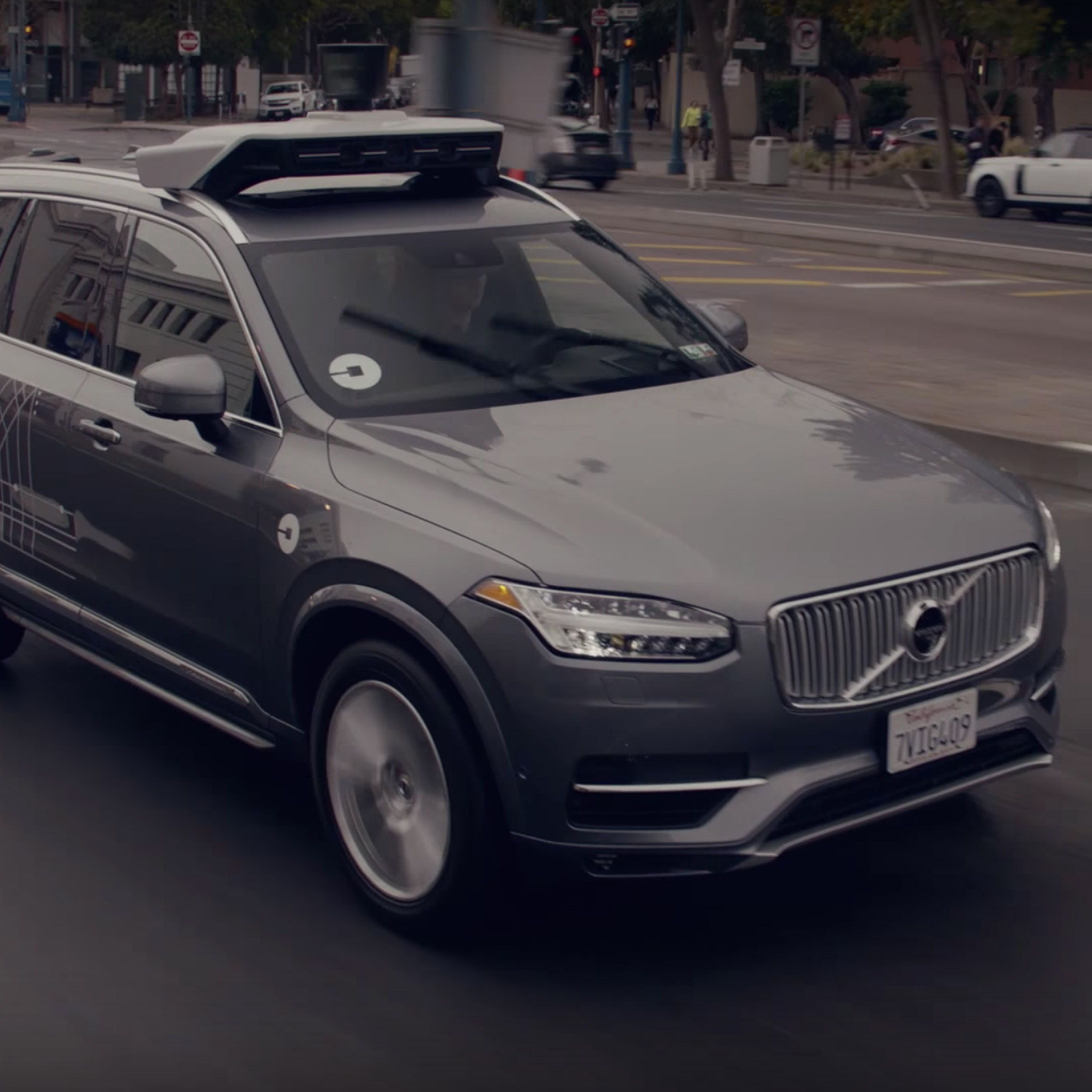Uber edges towards driverless taxis with Daimler partnership