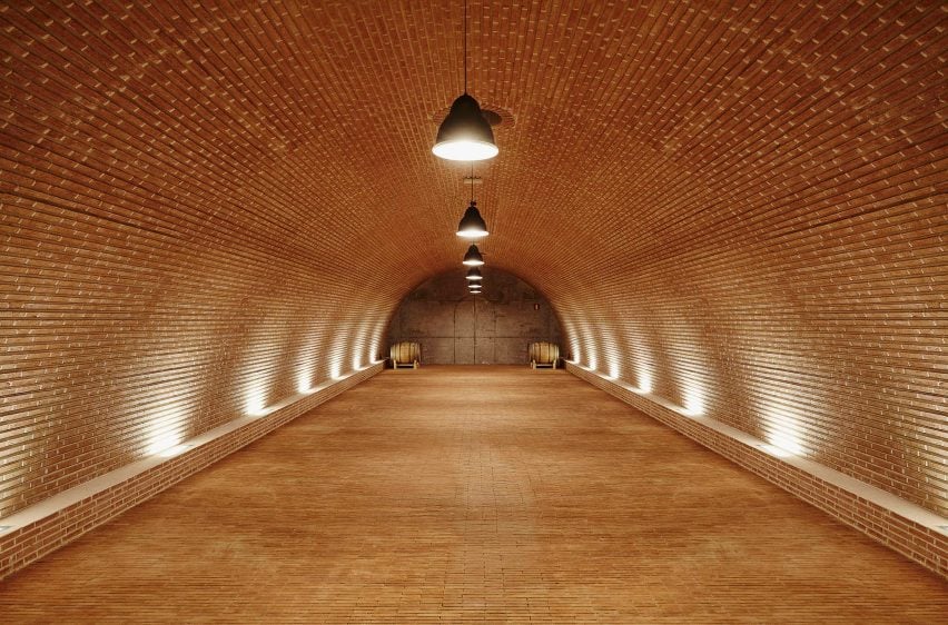 Valdemonjas winery in Spain by Agag + Paredes