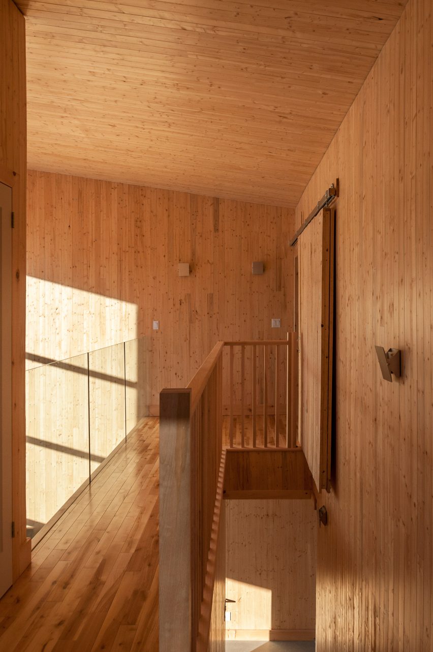 Wood Duck by Atelier L'Abri architecture residential