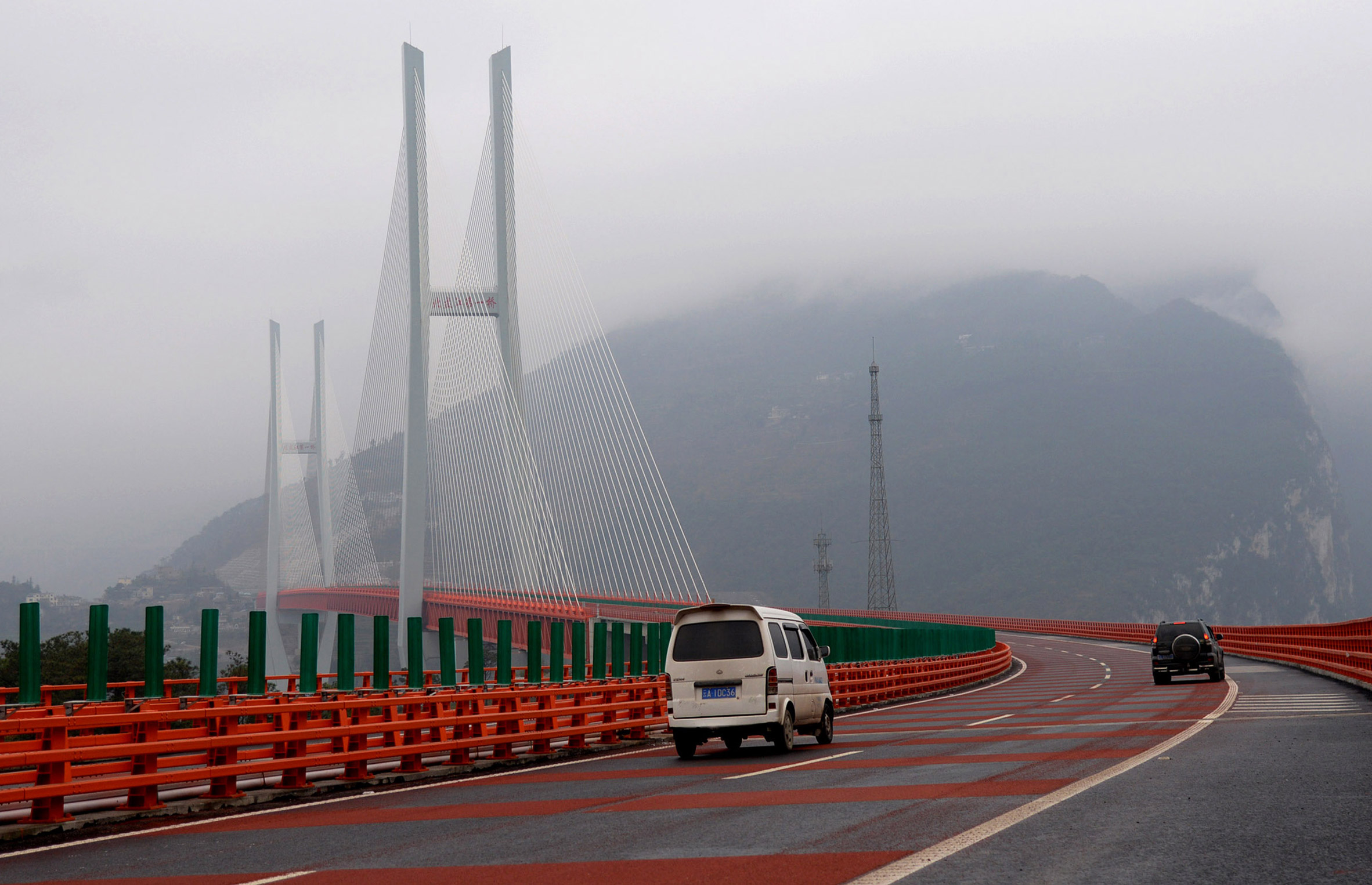 worlds-highest-beipanjiang-bridge-opens-china-dezeen-1