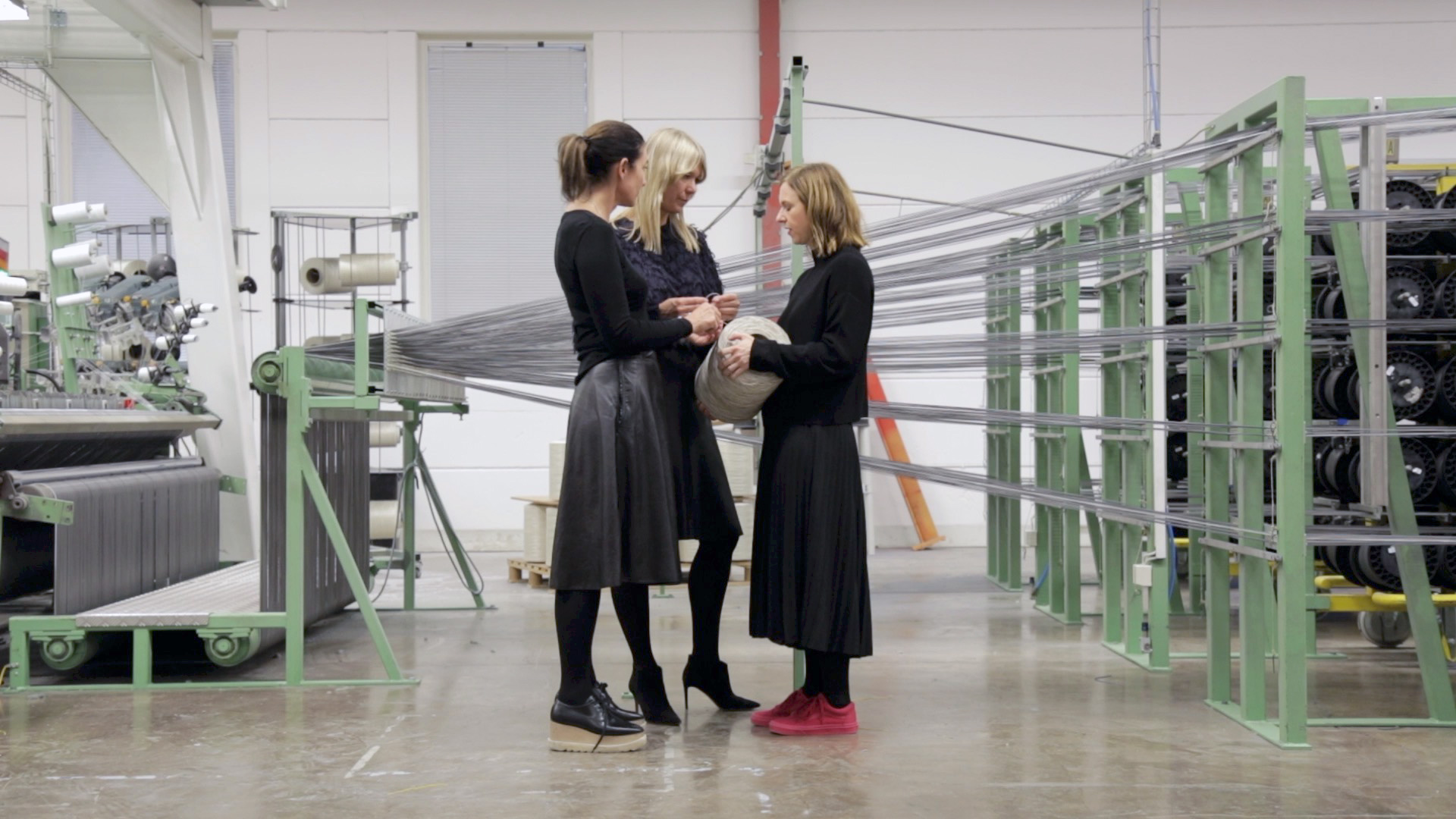 Annica and Marie Eklund with Petra Lundblad in the Bolon weavery