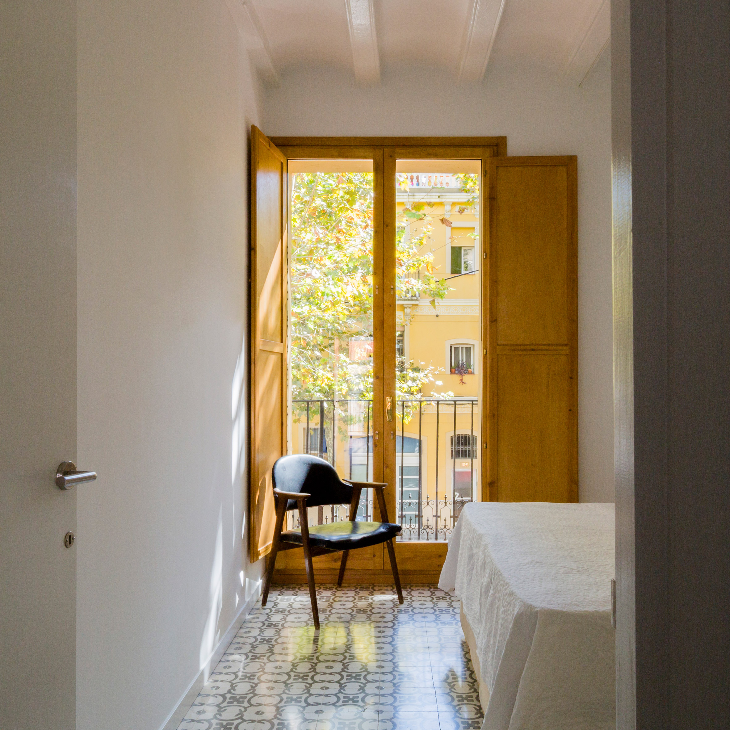 bed-and-blue-nook-architects-interiors-residential-barcelona-spain-spanish-houses-phase-one_dezeen_2364_col_4extra