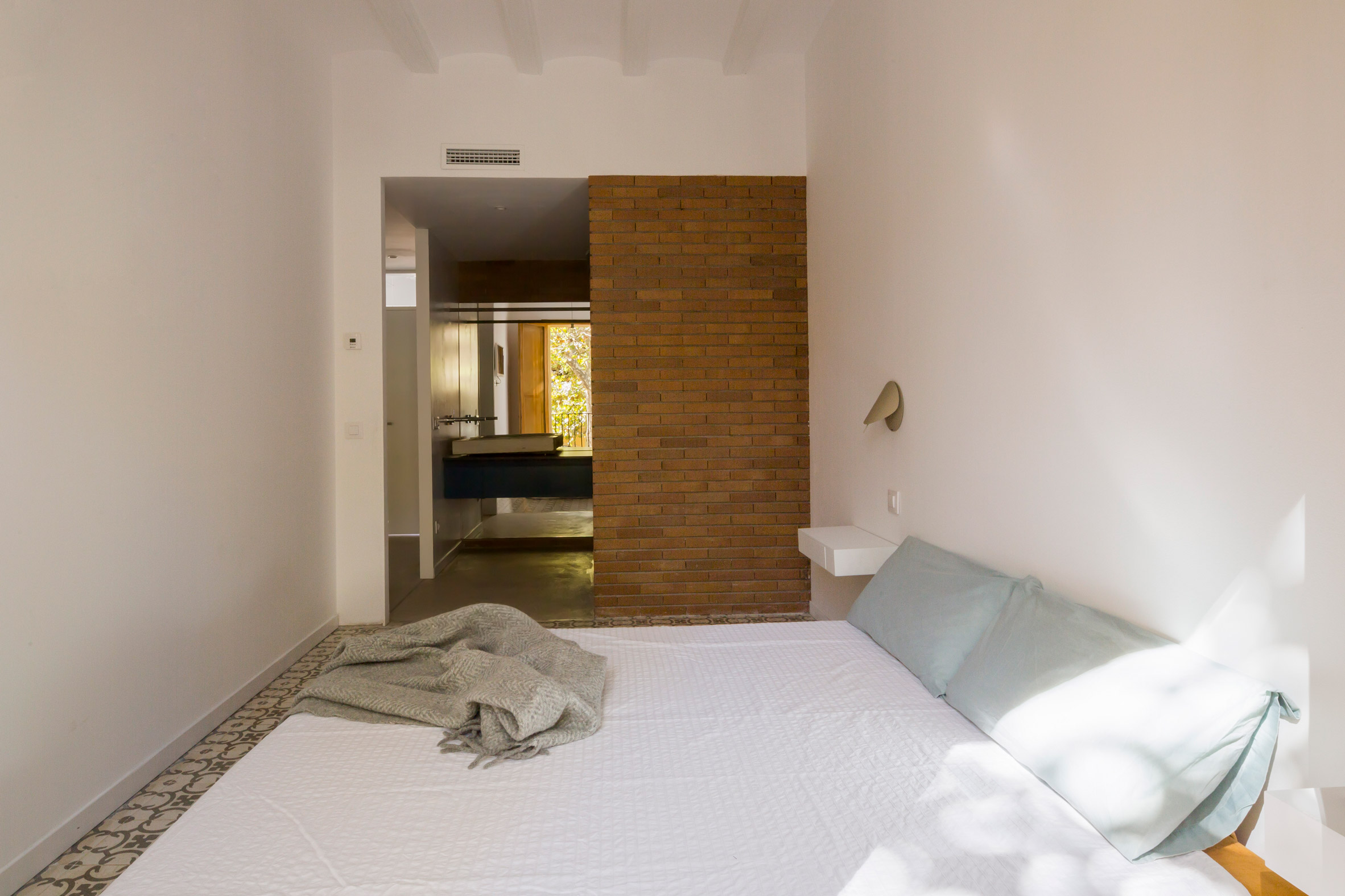 bed-and-blue-nook-architects-interiors-residential-barcelona-spain-spanish-houses-phase-one_dezeen_2364_col_7extra