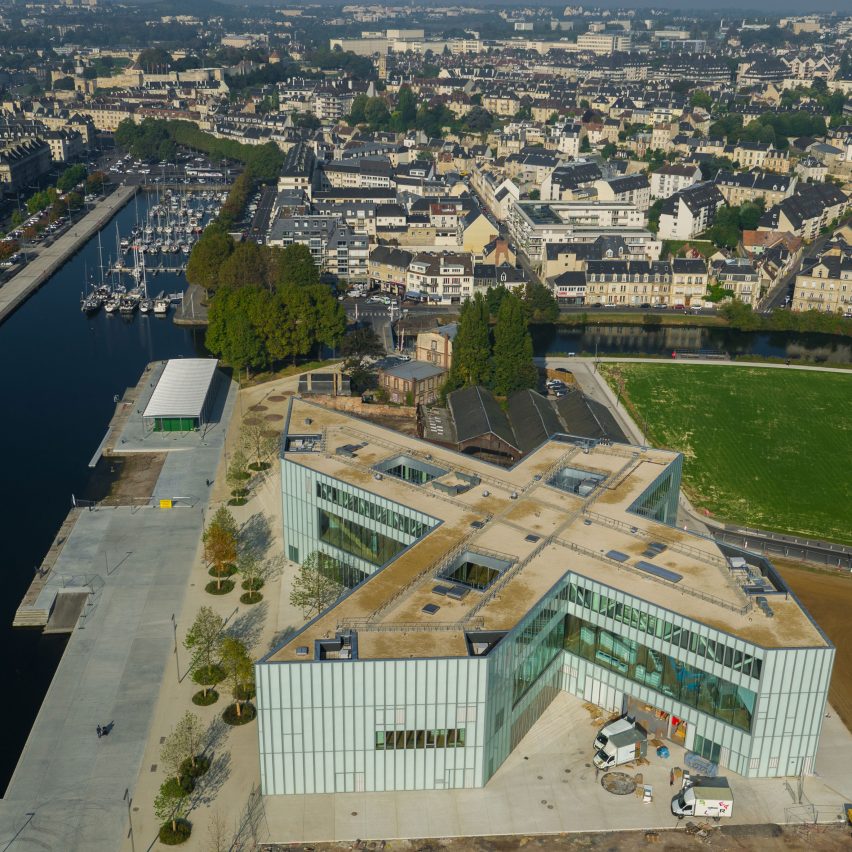 bibliotheque-alexis-de-tocqueville-library-of-caen-oma-barcode-_dezeen_2364_sqa