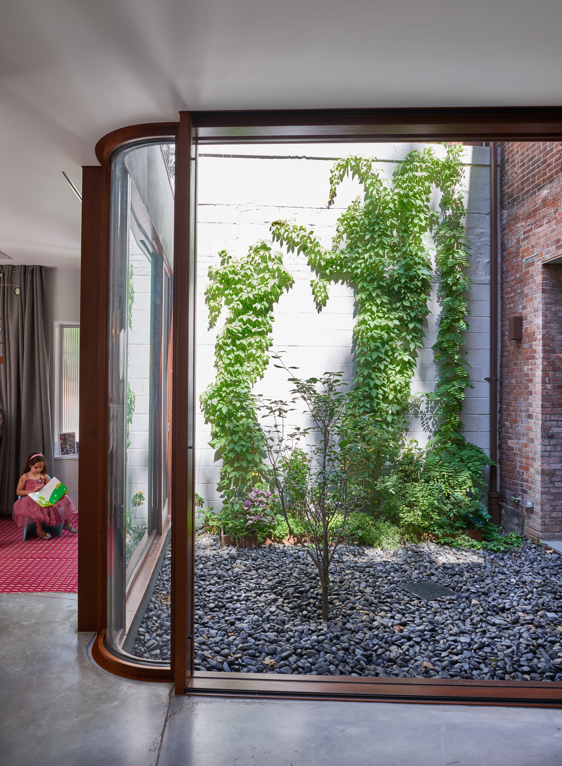 Clinton Hill Courtyard House by O'Neill McVoy
