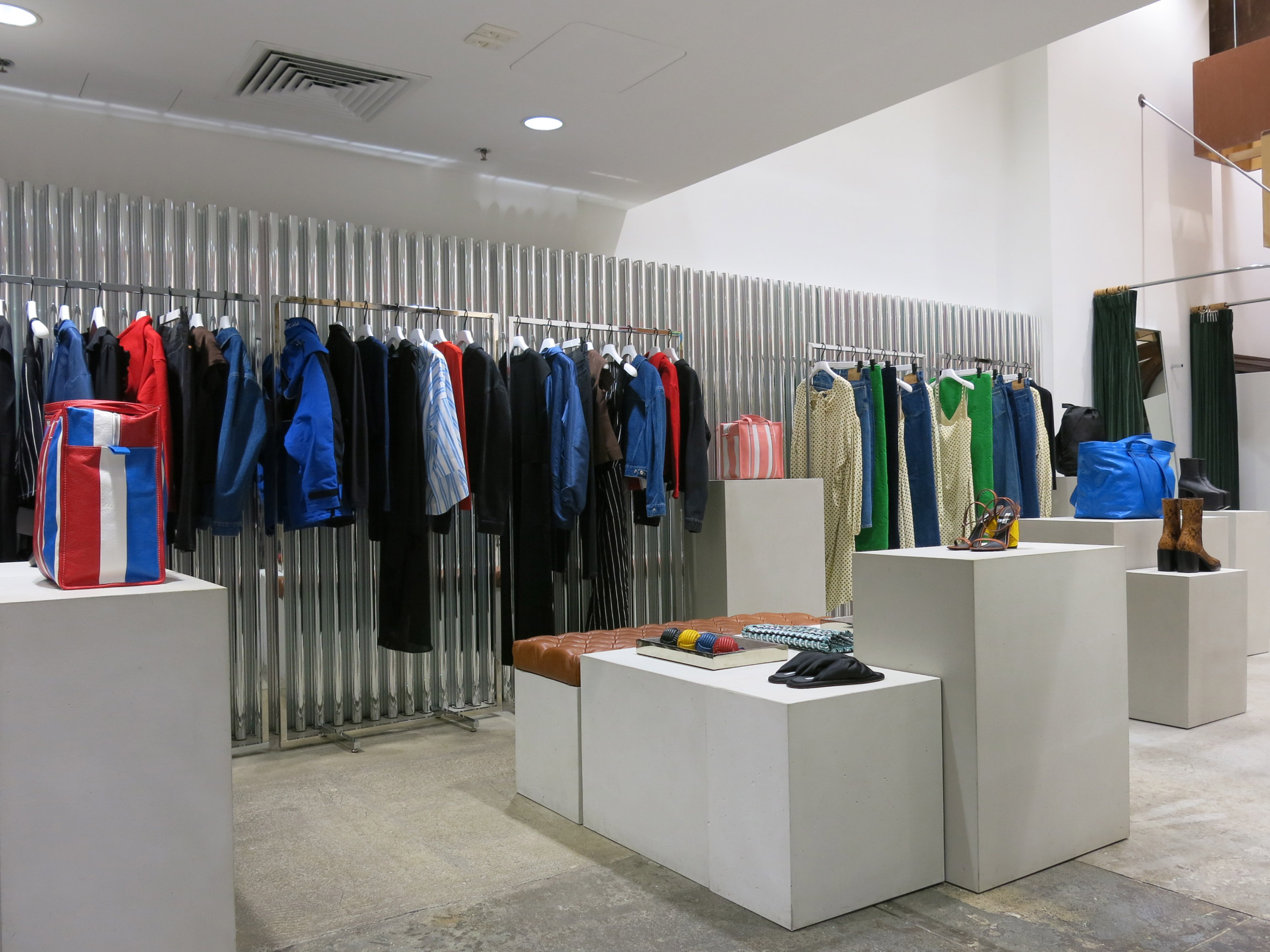 dover-street-market-ny-overhaul-showrooms-interiors-fashion_dezeen_2364_col_1